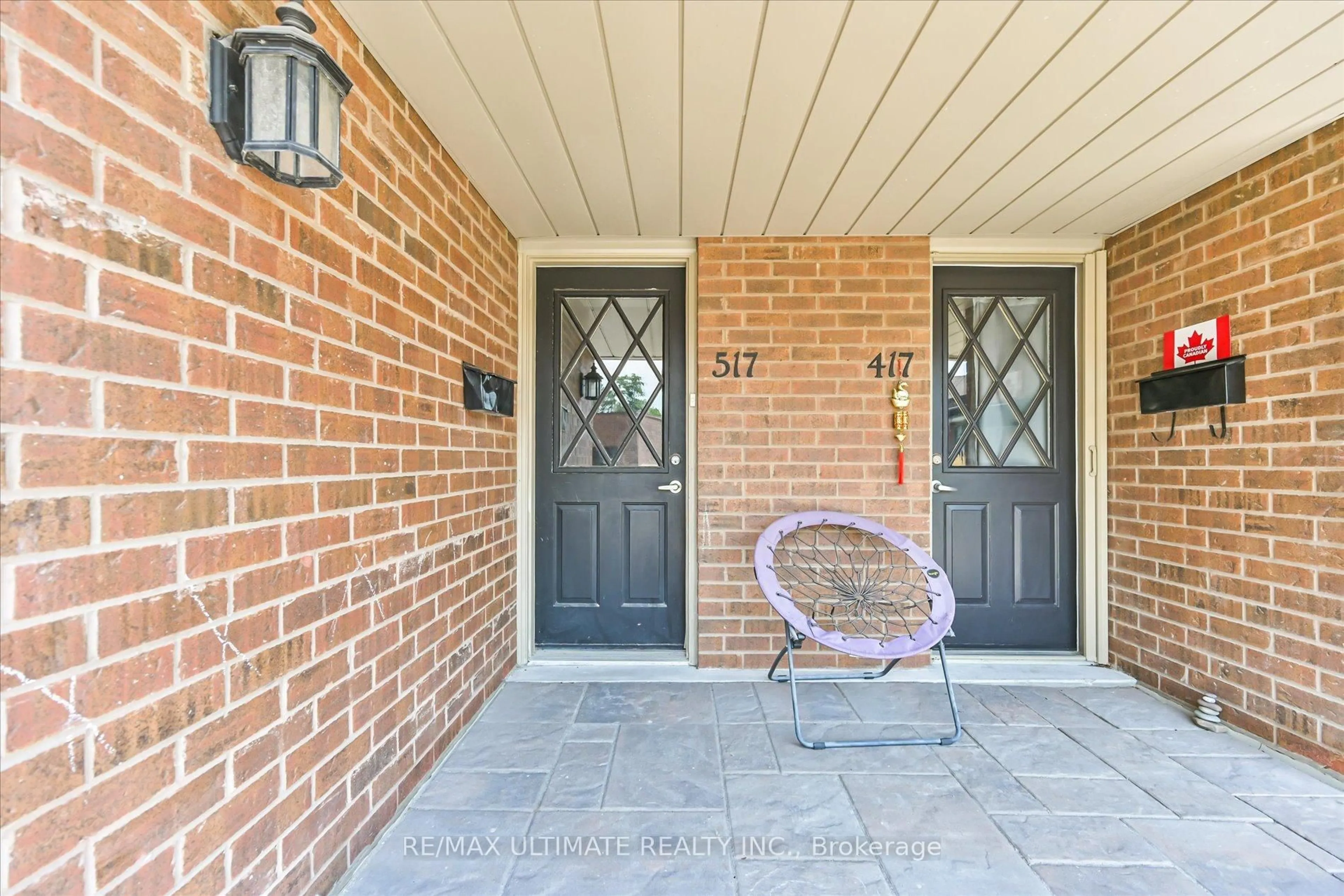 Indoor entryway for 1000 cedarglen #517, Mississauga Ontario L5C 3X4