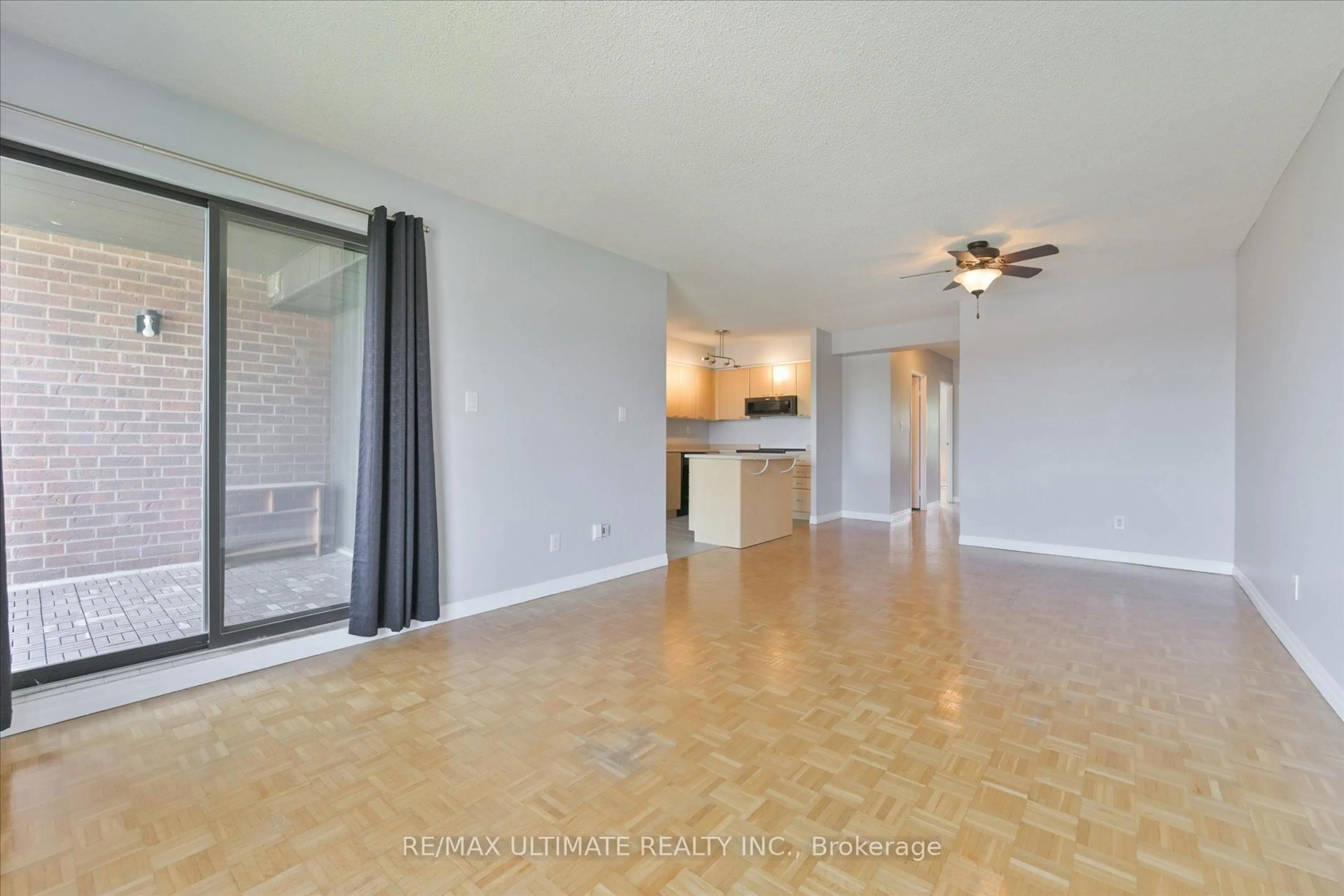 A pic of a room for 1000 cedarglen #517, Mississauga Ontario L5C 3X4
