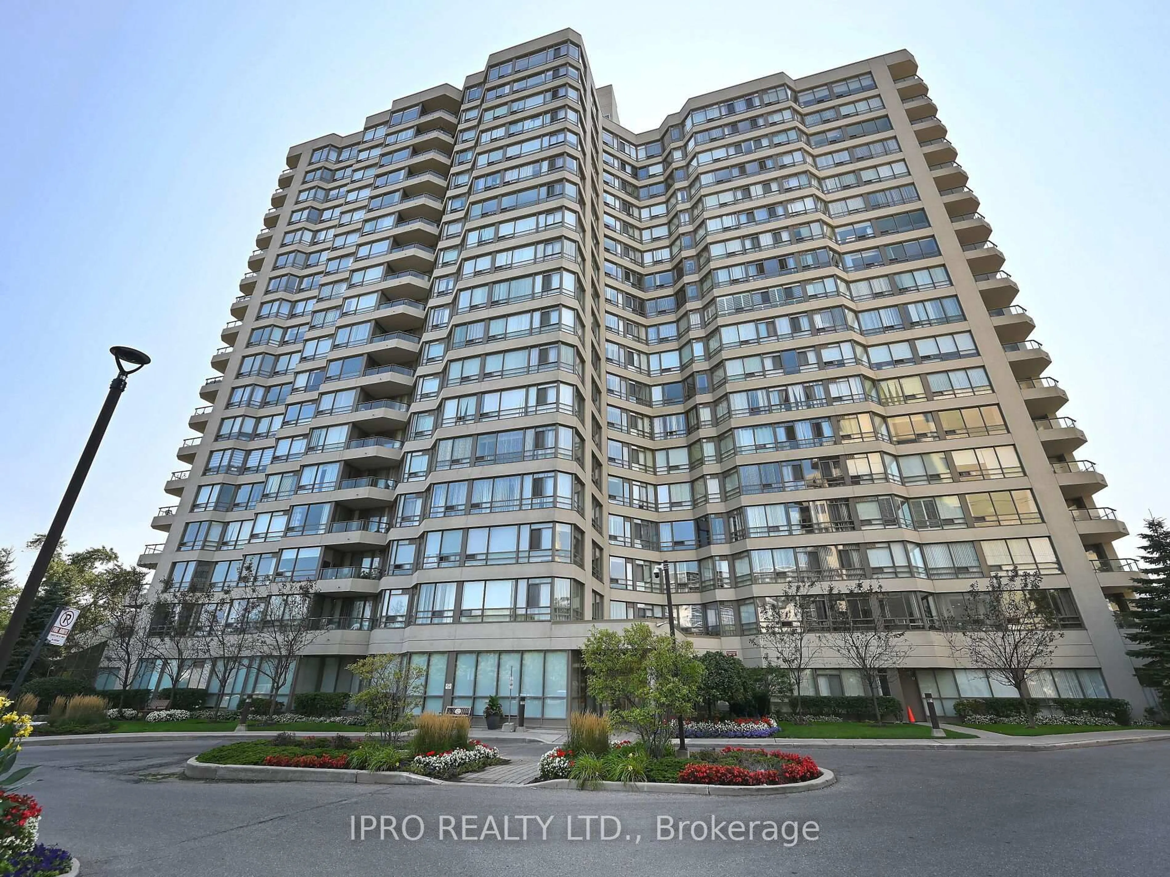 Indoor foyer for 75 King St #PH3, Mississauga Ontario L5A 4G5