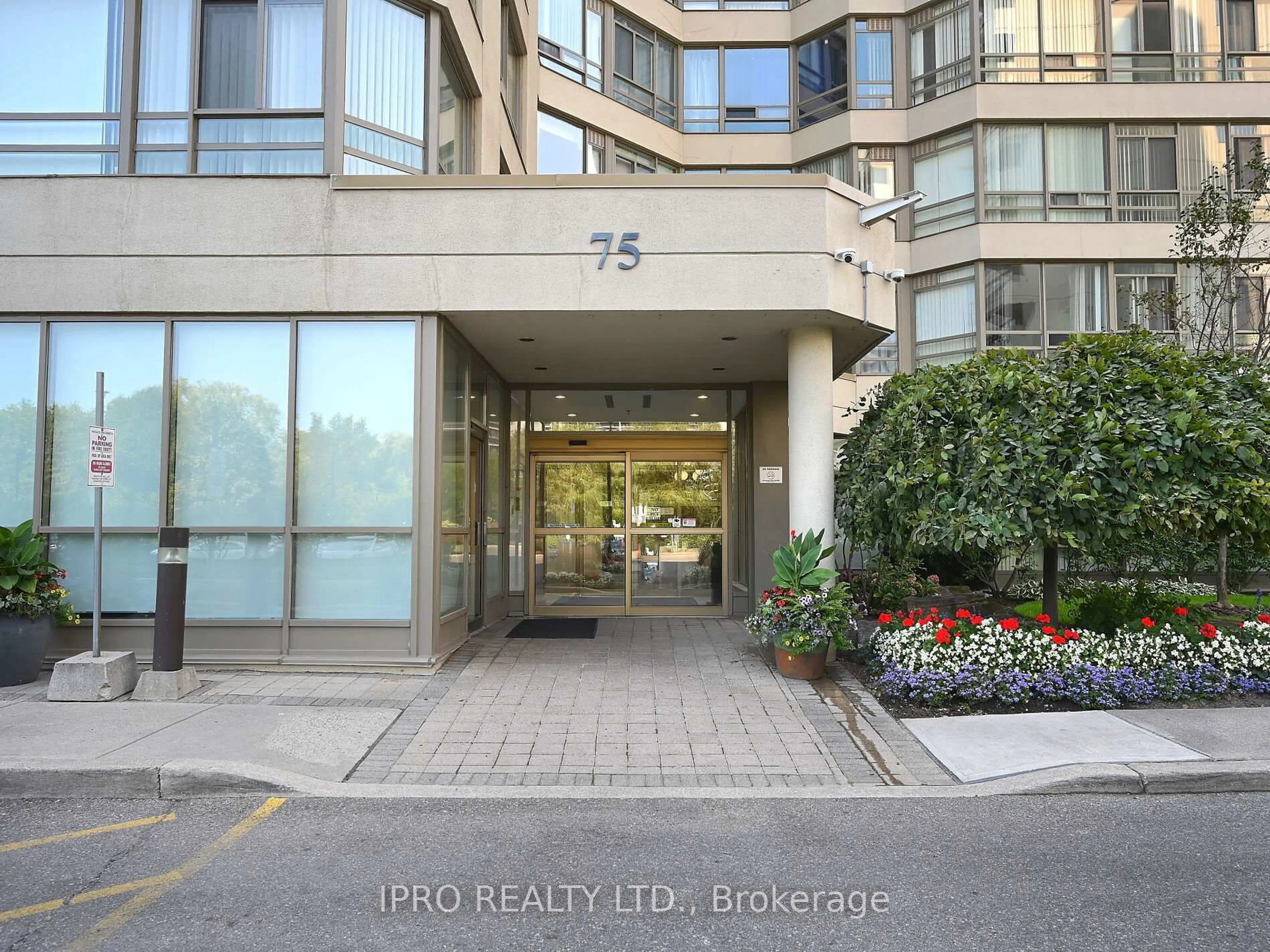 Indoor foyer for 75 King St #PH3, Mississauga Ontario L5A 4G5