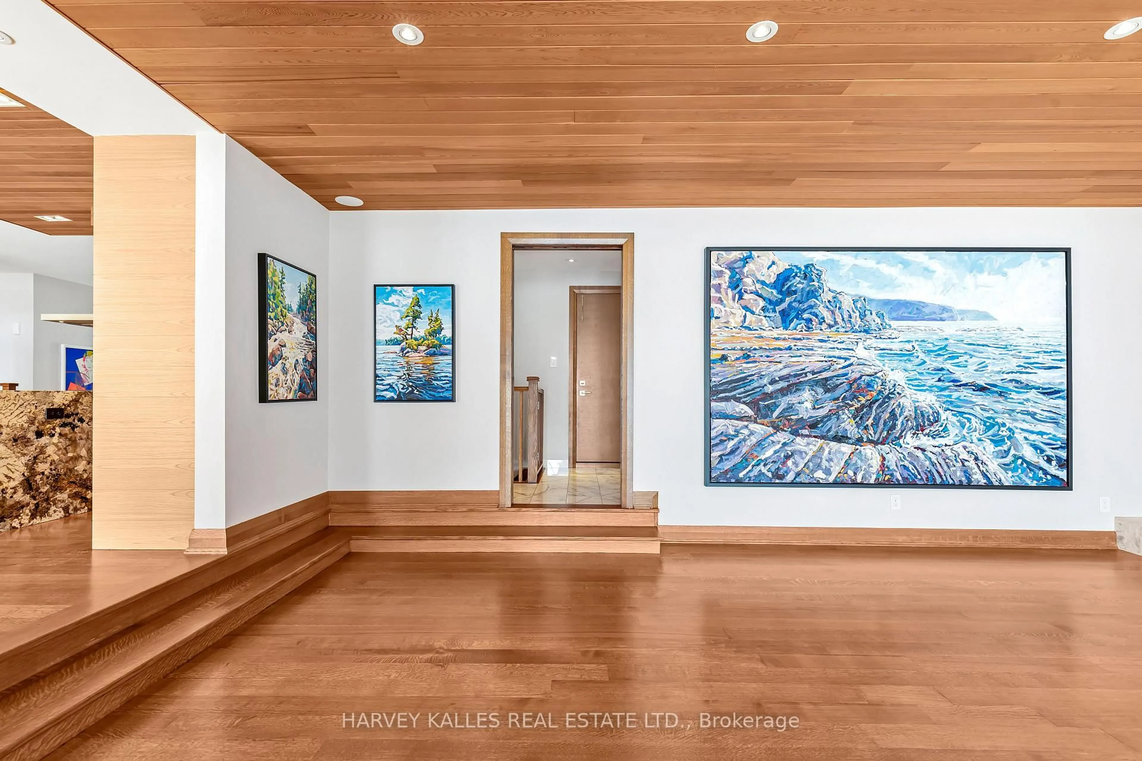 Indoor foyer for 90 Oaklands Park Crt, Burlington Ontario L7T 4G9