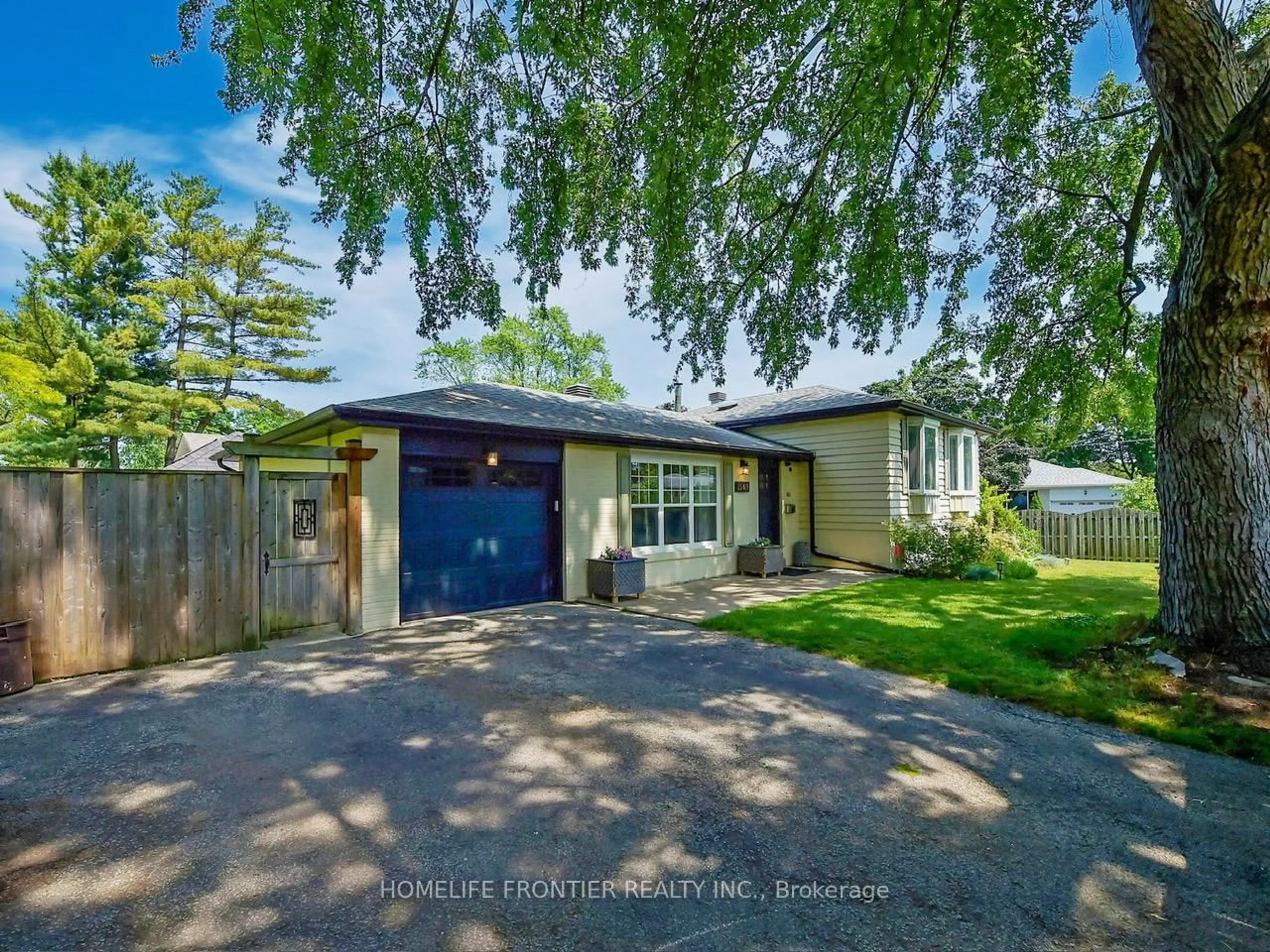 A pic from outside/outdoor area/front of a property/back of a property/a pic from drone, street for 1569 Bothwell Ave, Mississauga Ontario L5J 3L8