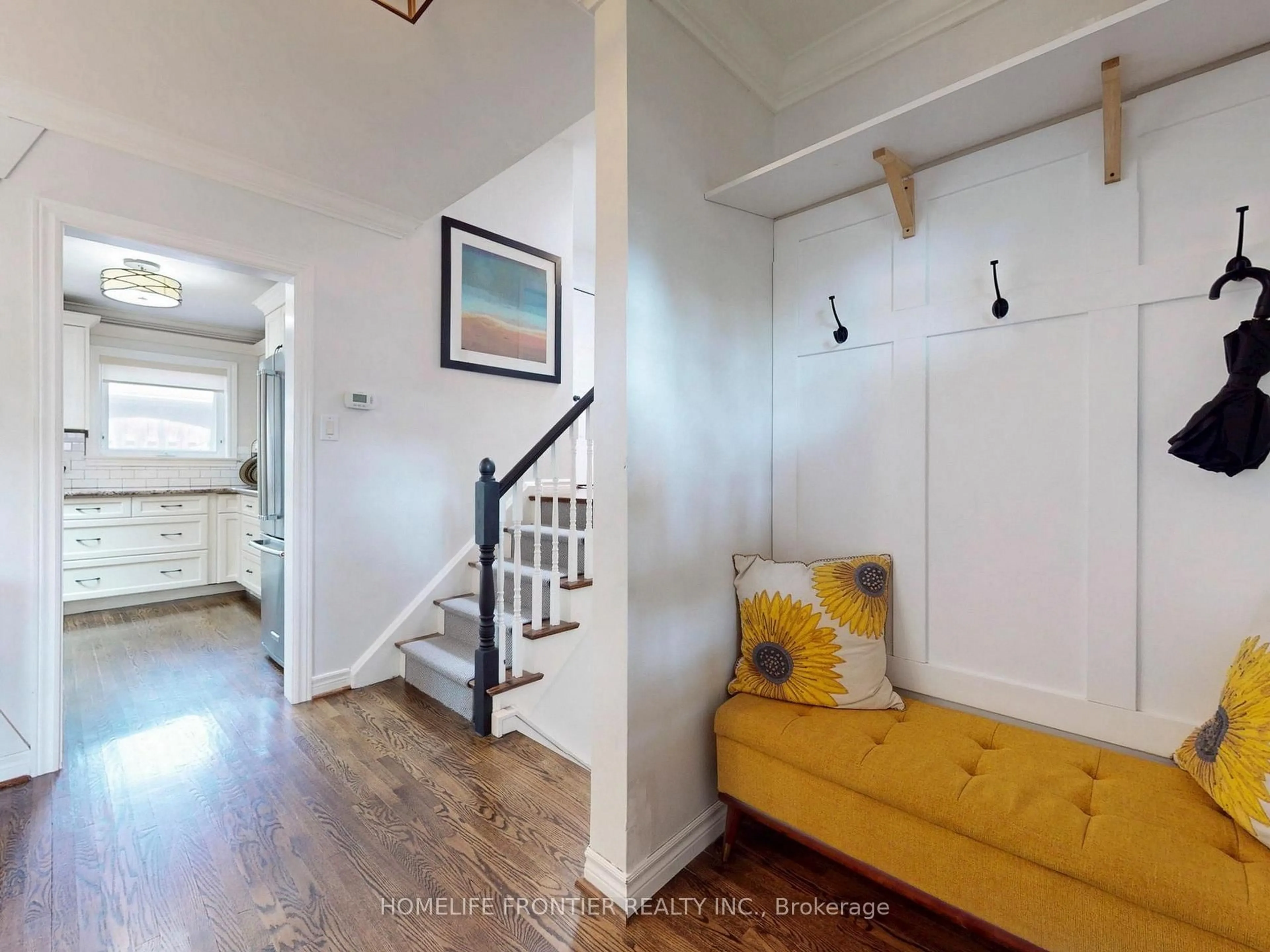 Indoor entryway for 1569 Bothwell Ave, Mississauga Ontario L5J 3L8