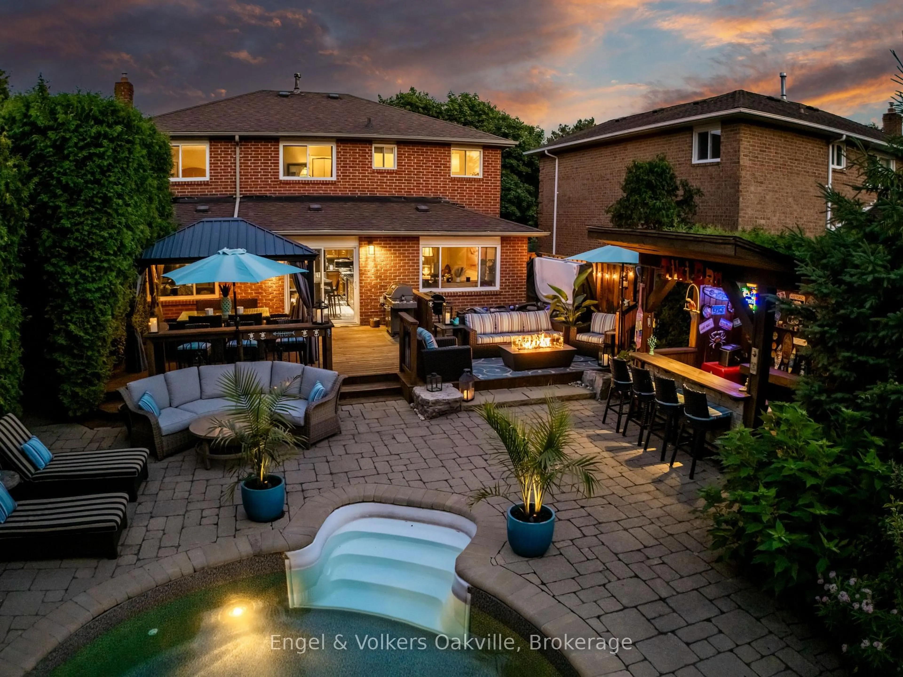 Patio, street for 1181 Grange Rd, Oakville Ontario L6H 1P8