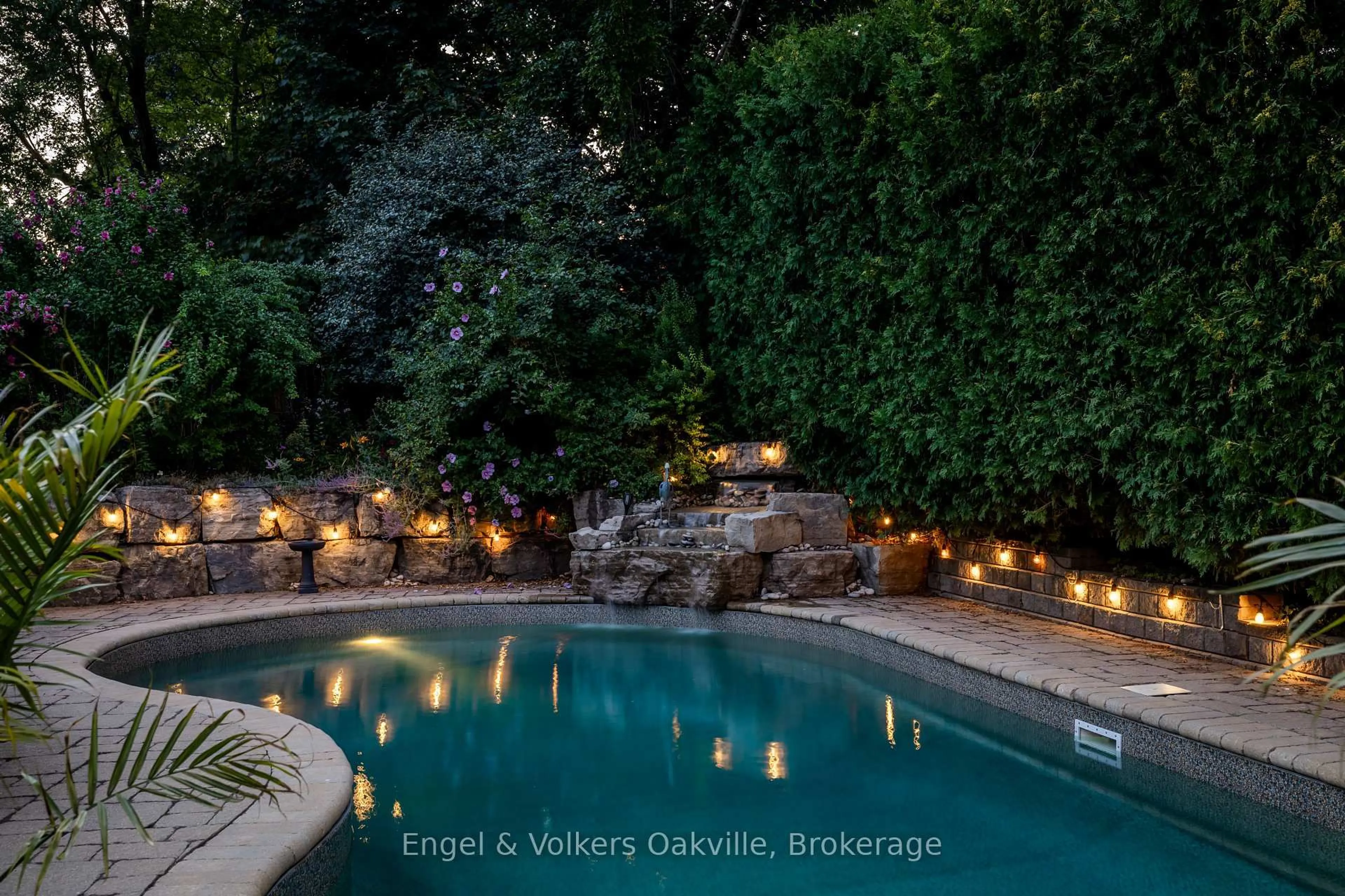 Pool for 1181 Grange Rd, Oakville Ontario L6H 1P8