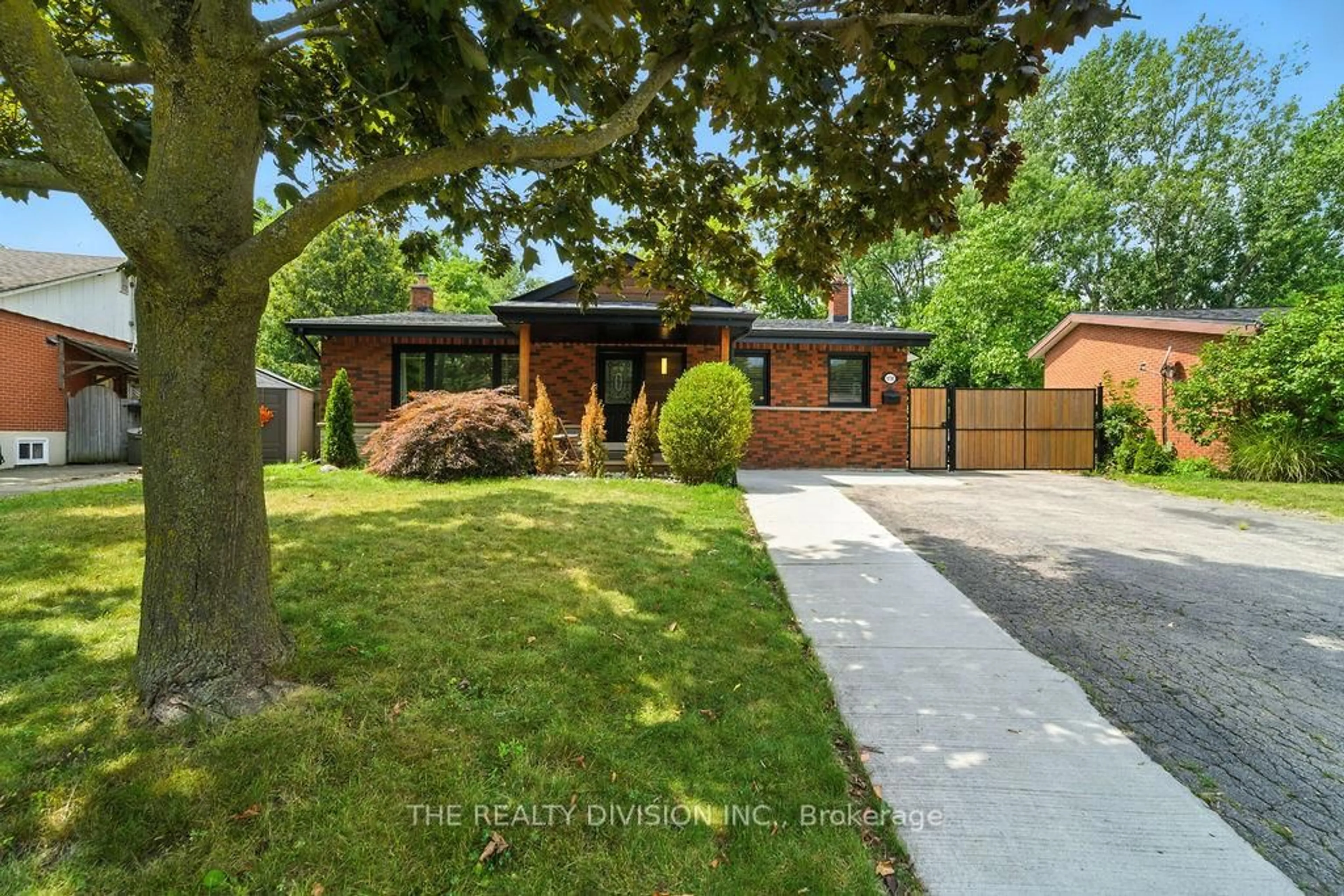 Home with brick exterior material, street for 1238 De Quincy Cres, Burlington Ontario L7P 1E1