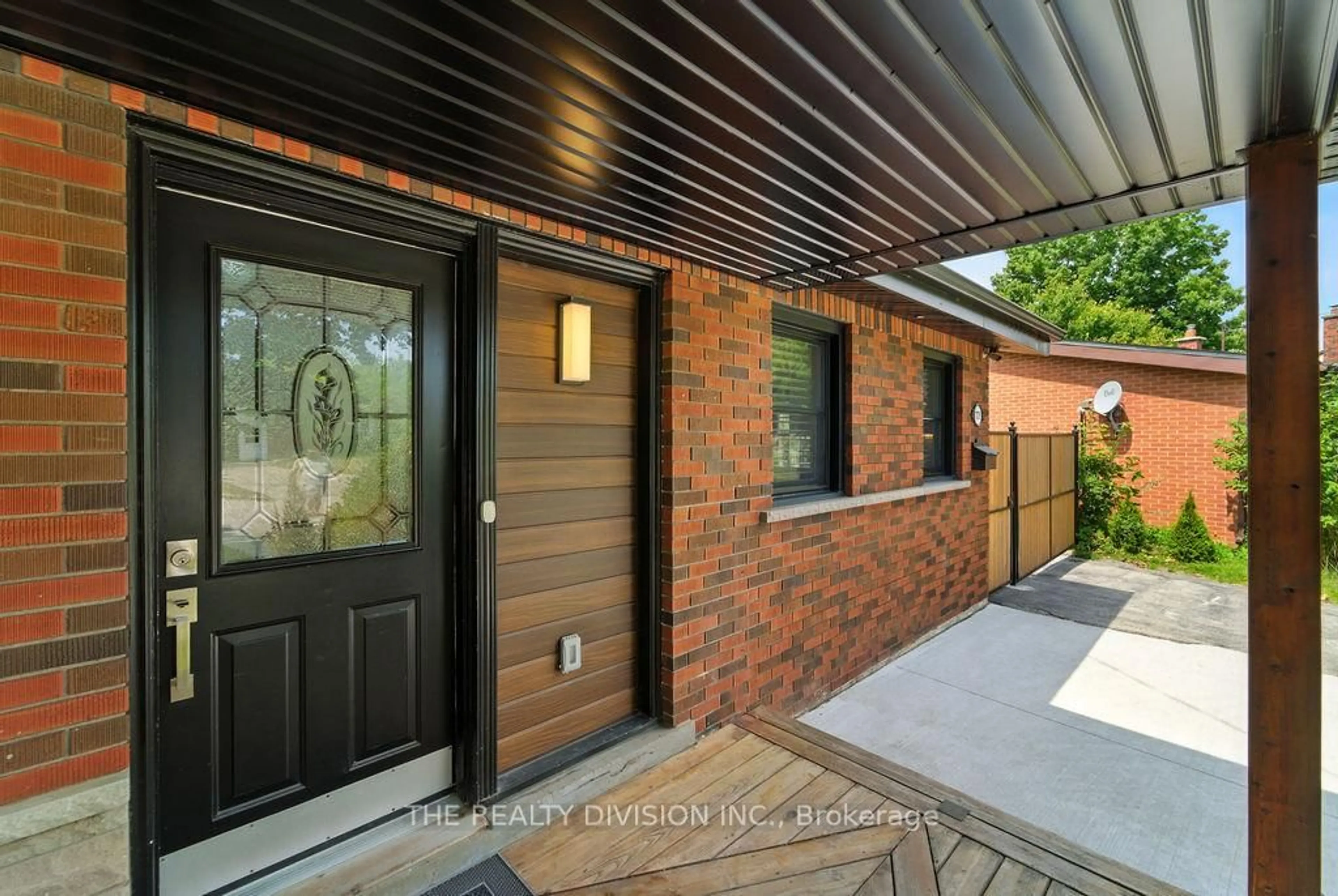 Unknown for 1238 De Quincy Cres, Burlington Ontario L7P 1E1