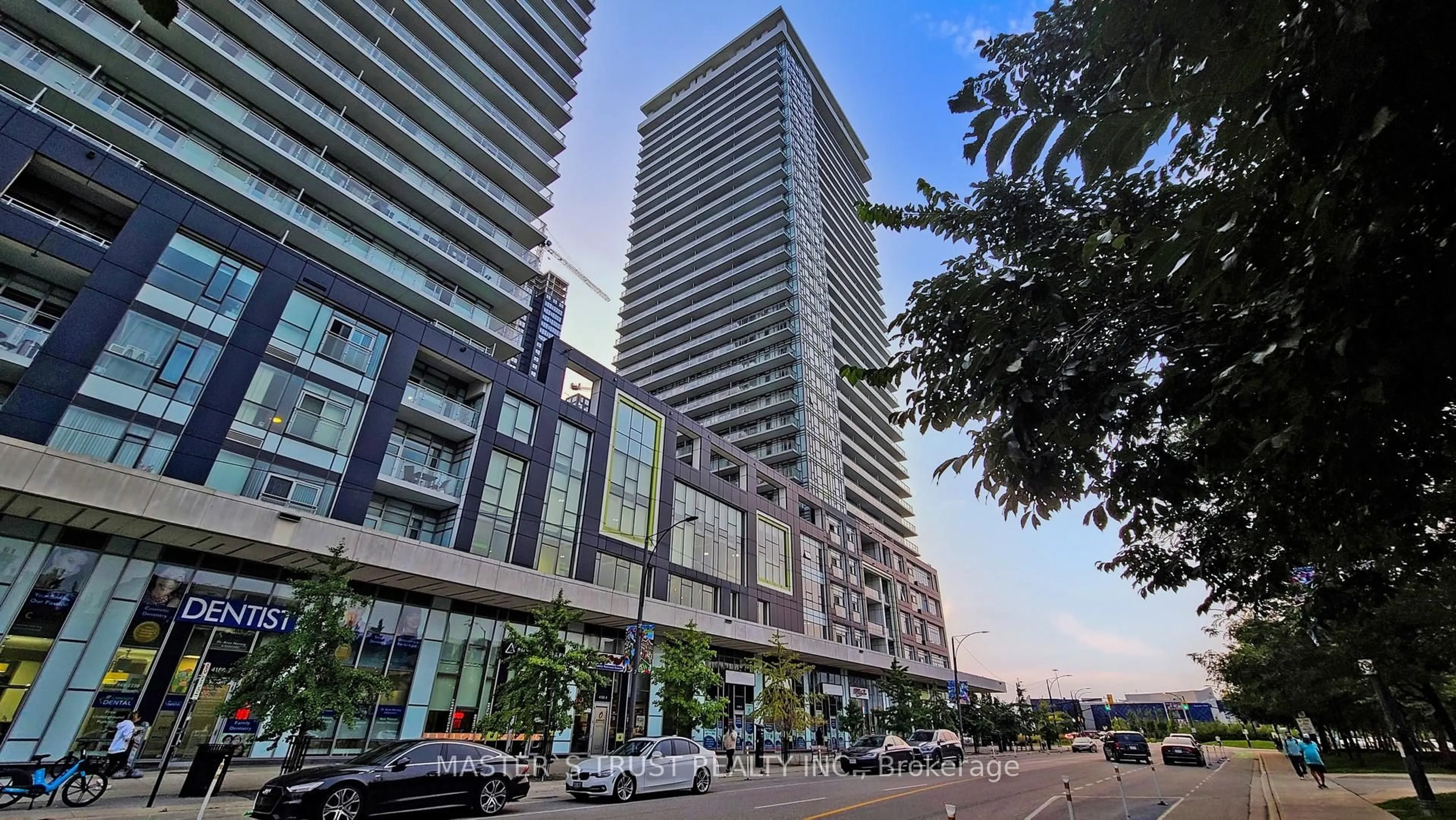 Indoor foyer for 360 Square One Dr #1203, Mississauga Ontario L5B 0G7