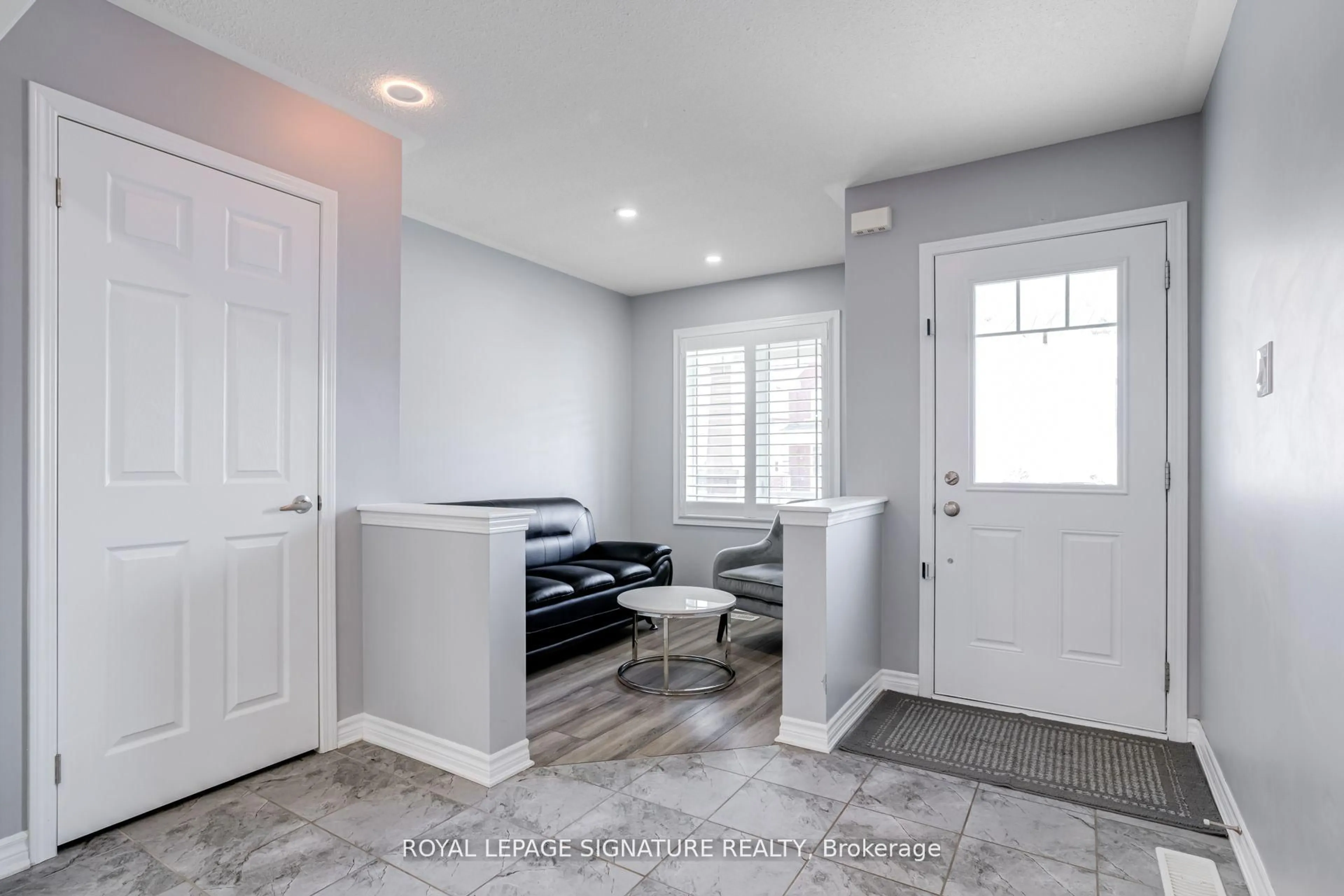 Indoor entryway for 104 Stedford Cres, Brampton Ontario L7A 4P7