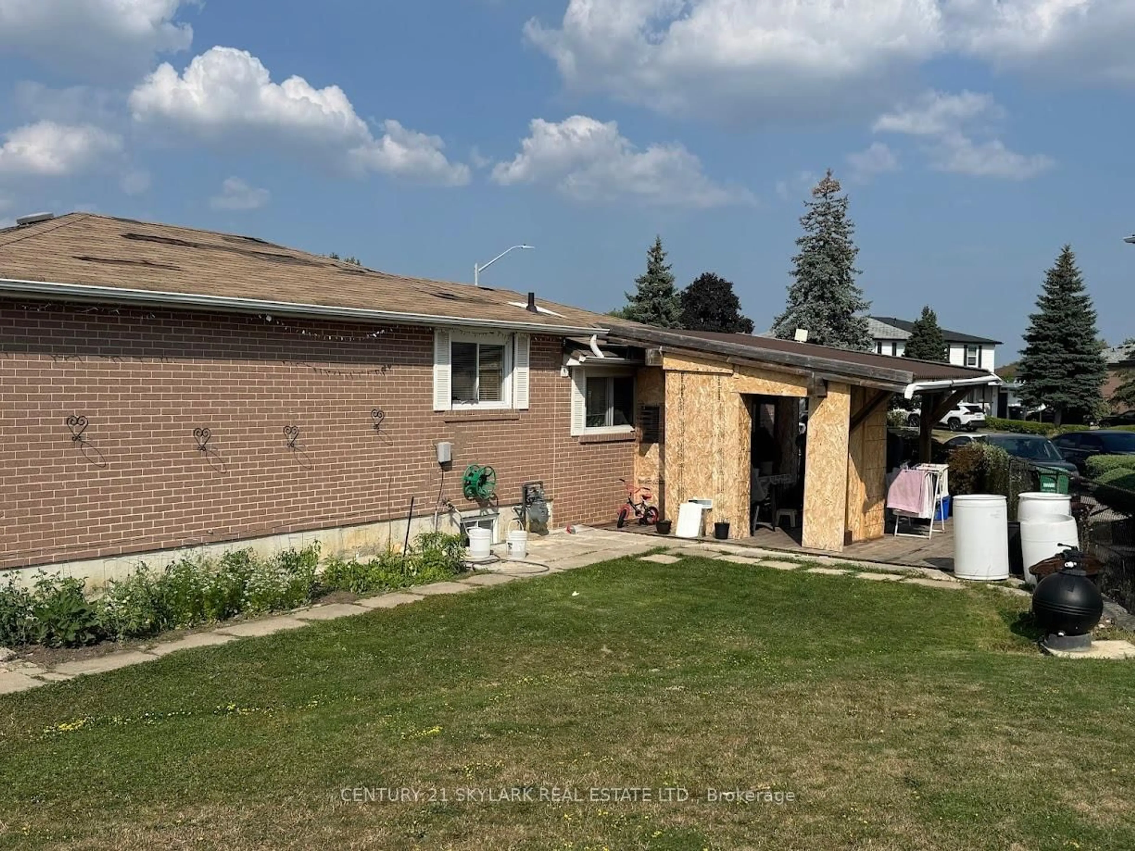 Home with brick exterior material, unknown for 44 Deeside Cres, Brampton Ontario L6T 3L7