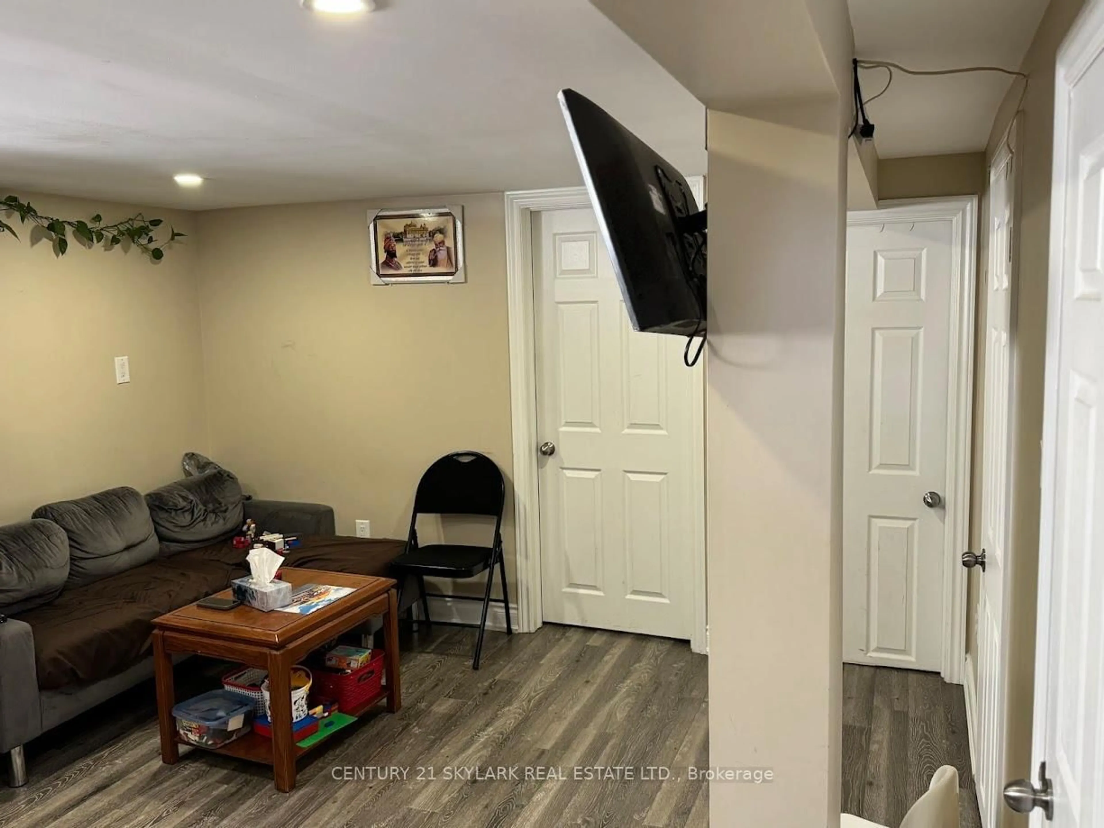 A pic of a room for 44 Deeside Cres, Brampton Ontario L6T 3L7