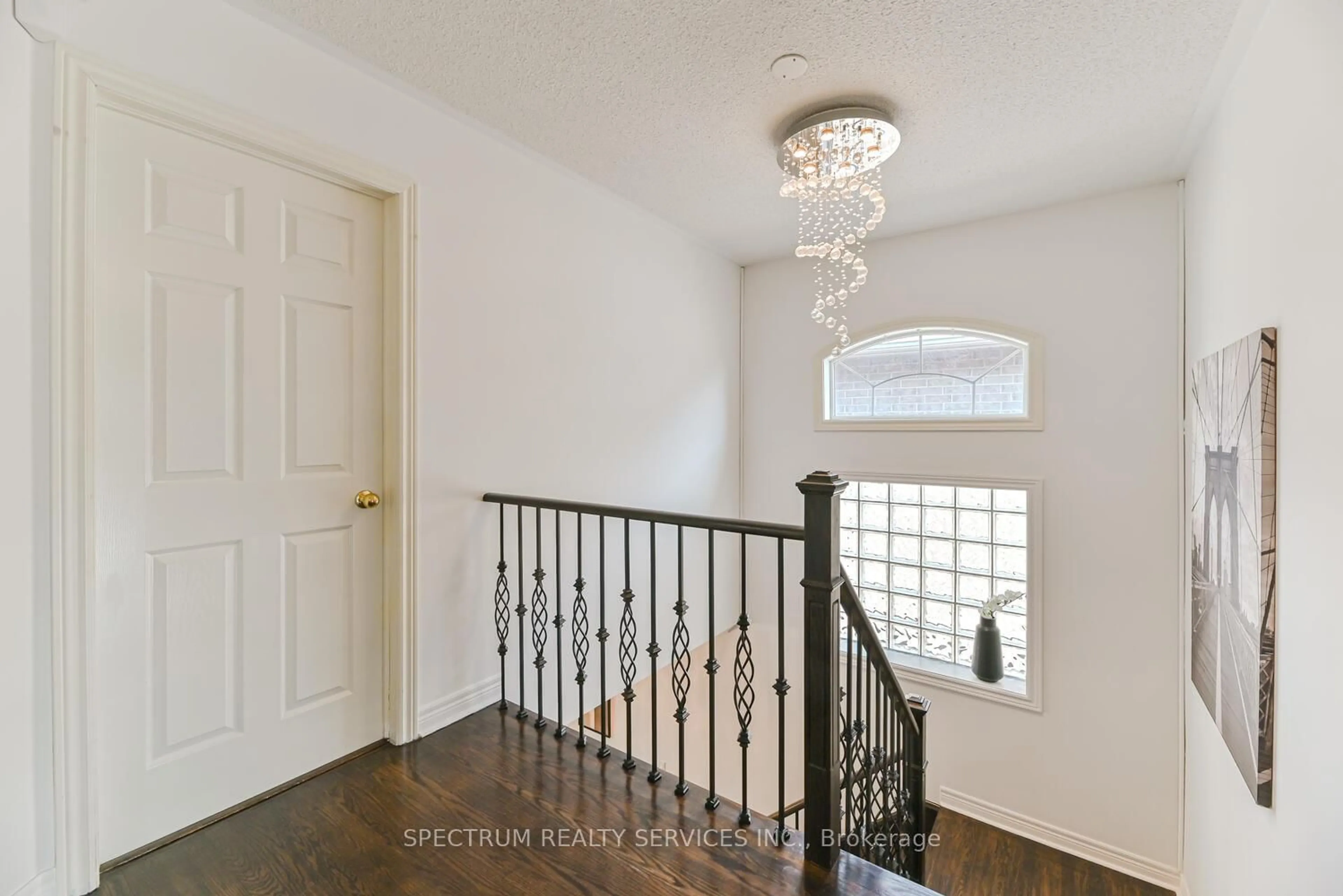 Indoor entryway for 68 Robarts Dr, Milton Ontario L9T 5P3