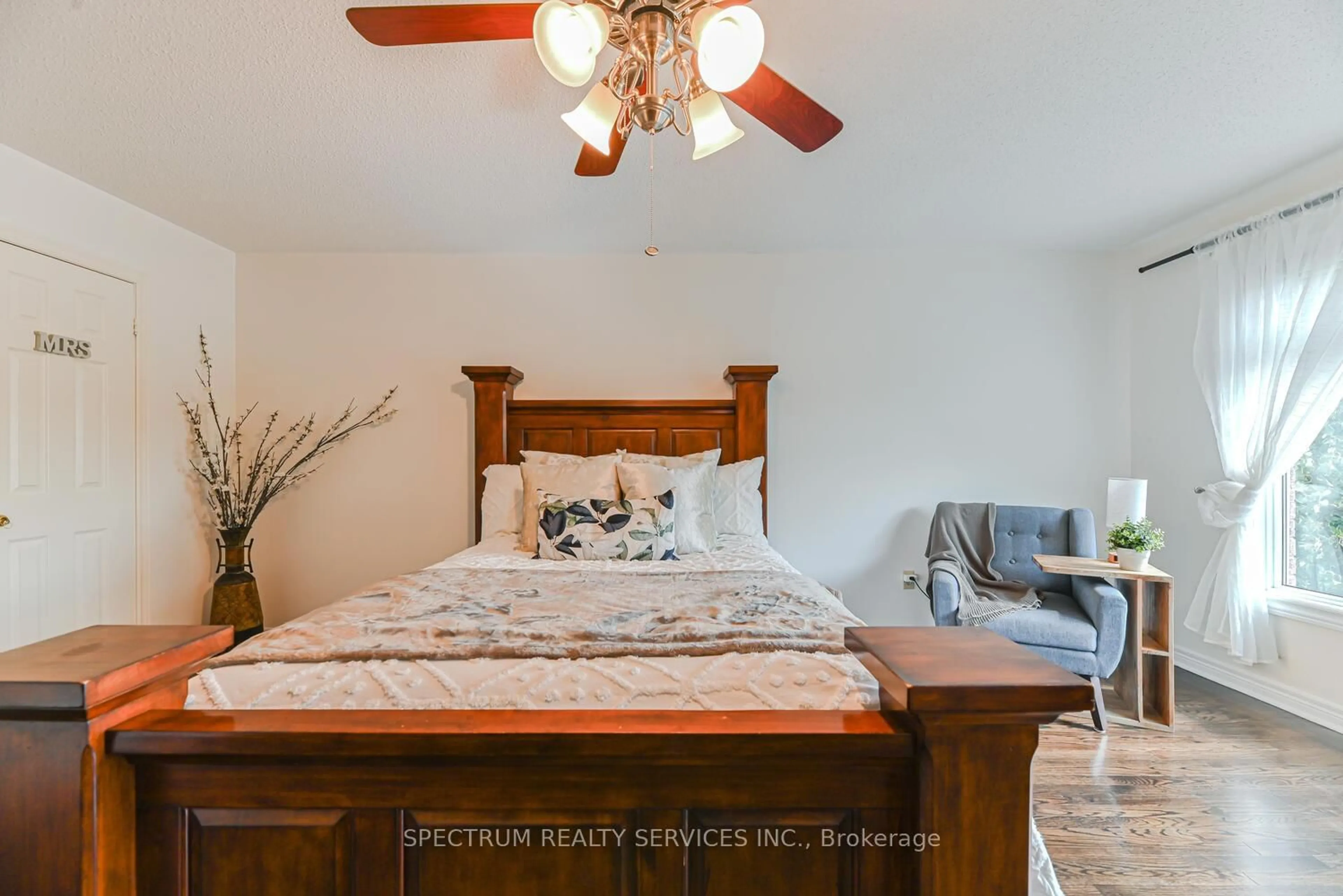Bedroom with bed, unknown for 68 Robarts Dr, Milton Ontario L9T 5P3