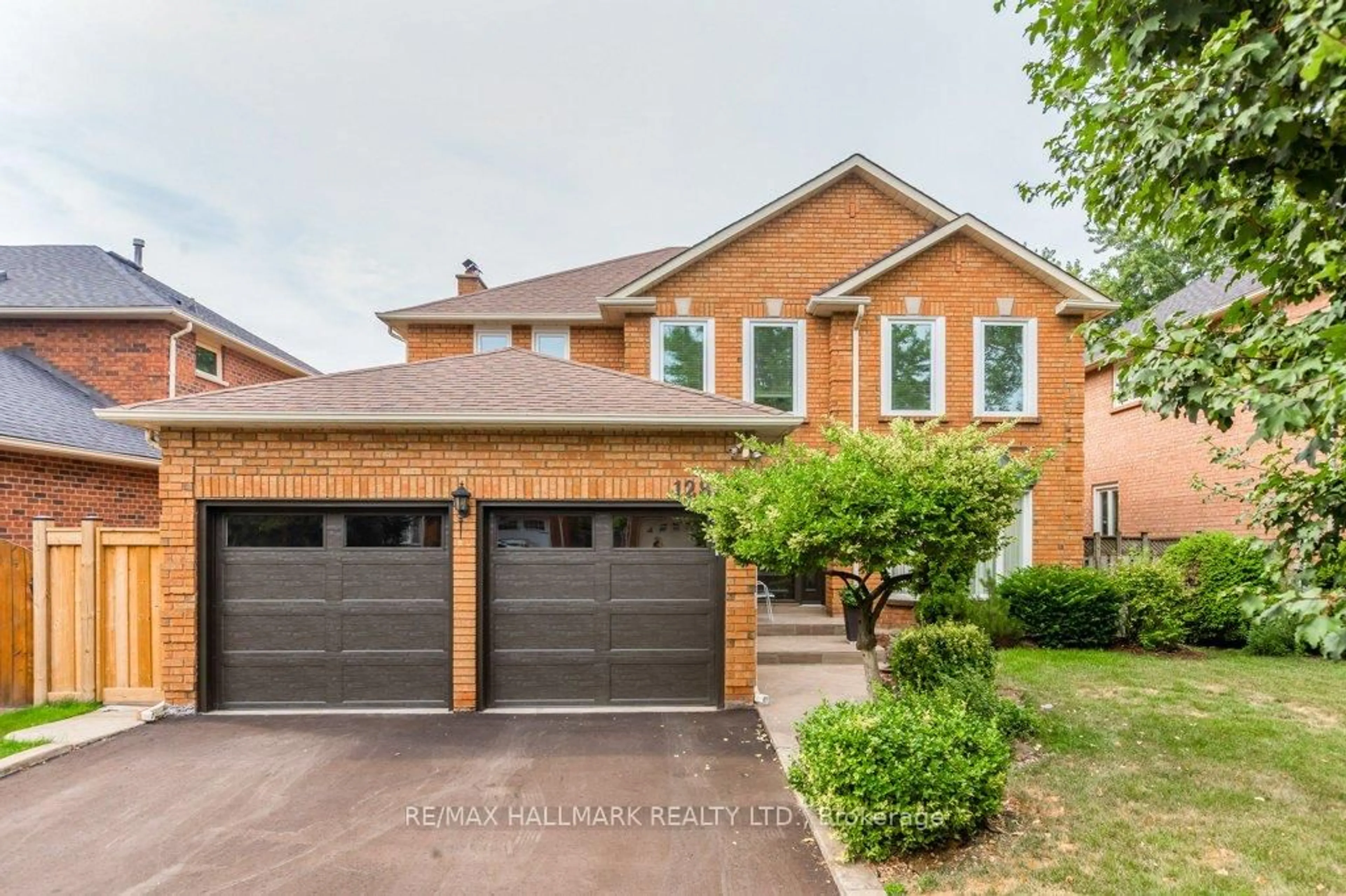 Home with brick exterior material, street for 1280 Greeniaus Rd, Oakville Ontario L6J 6Y5