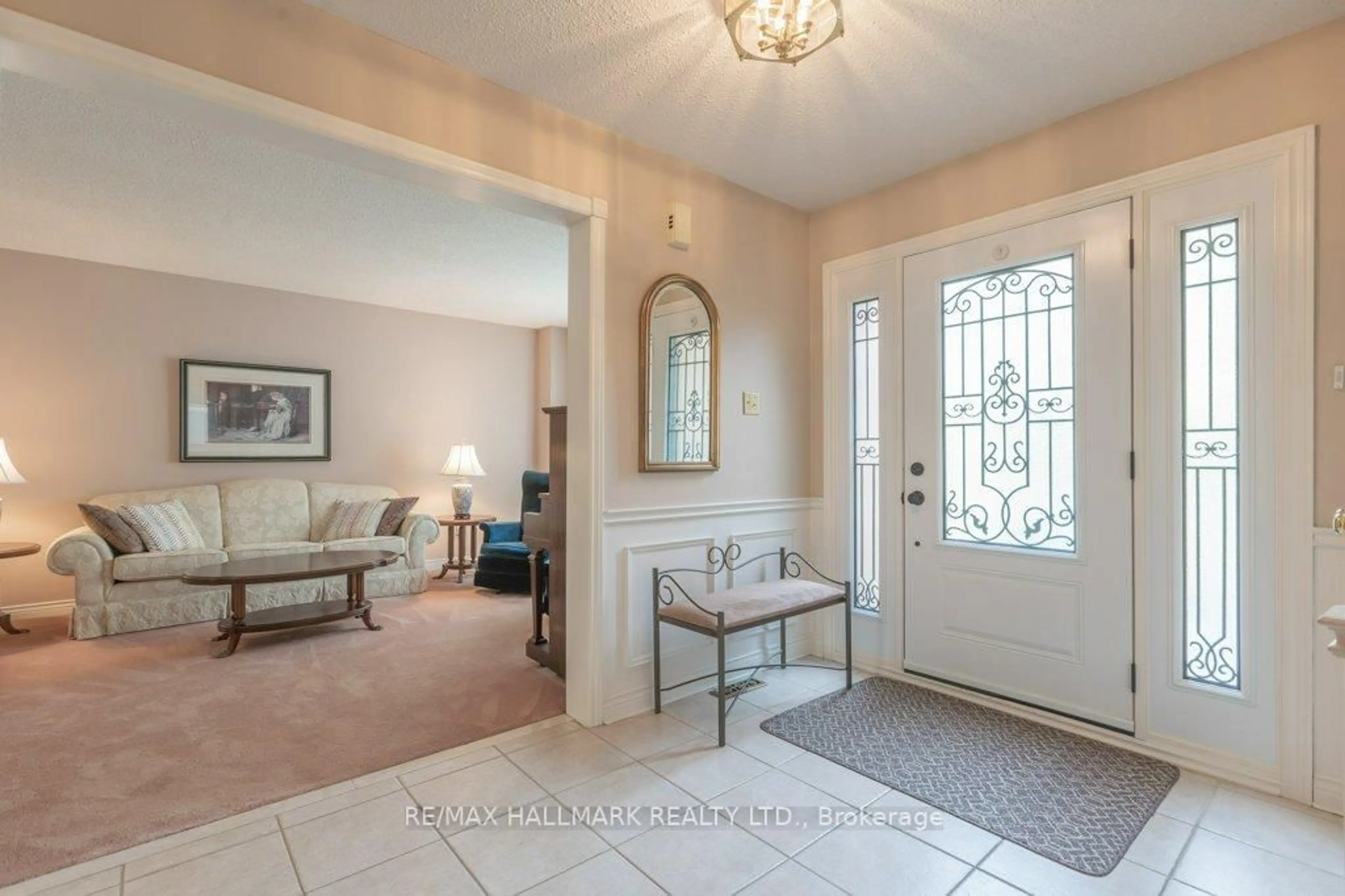 Indoor entryway for 1280 Greeniaus Rd, Oakville Ontario L6J 6Y5
