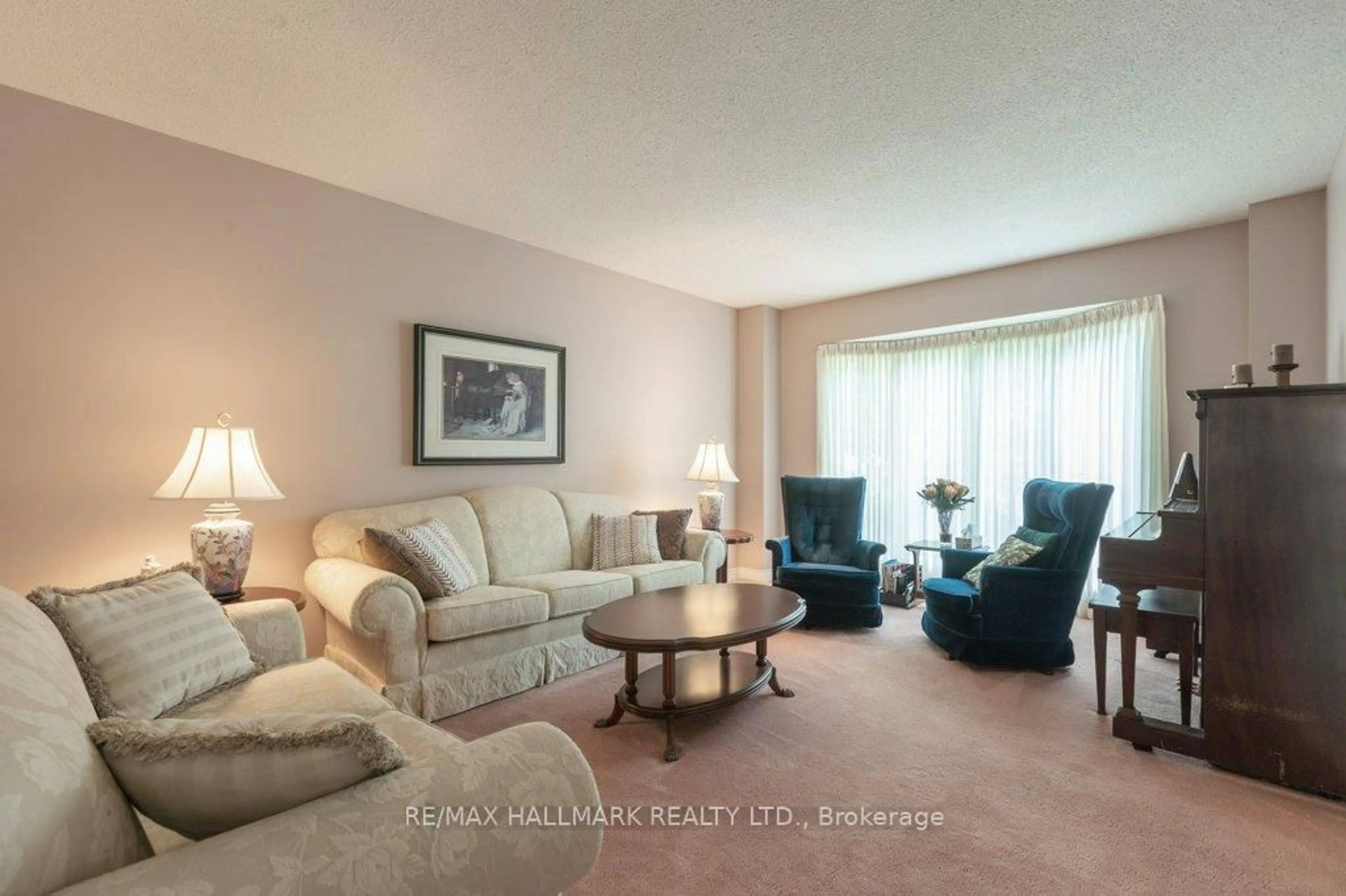 Living room with furniture, unknown for 1280 Greeniaus Rd, Oakville Ontario L6J 6Y5