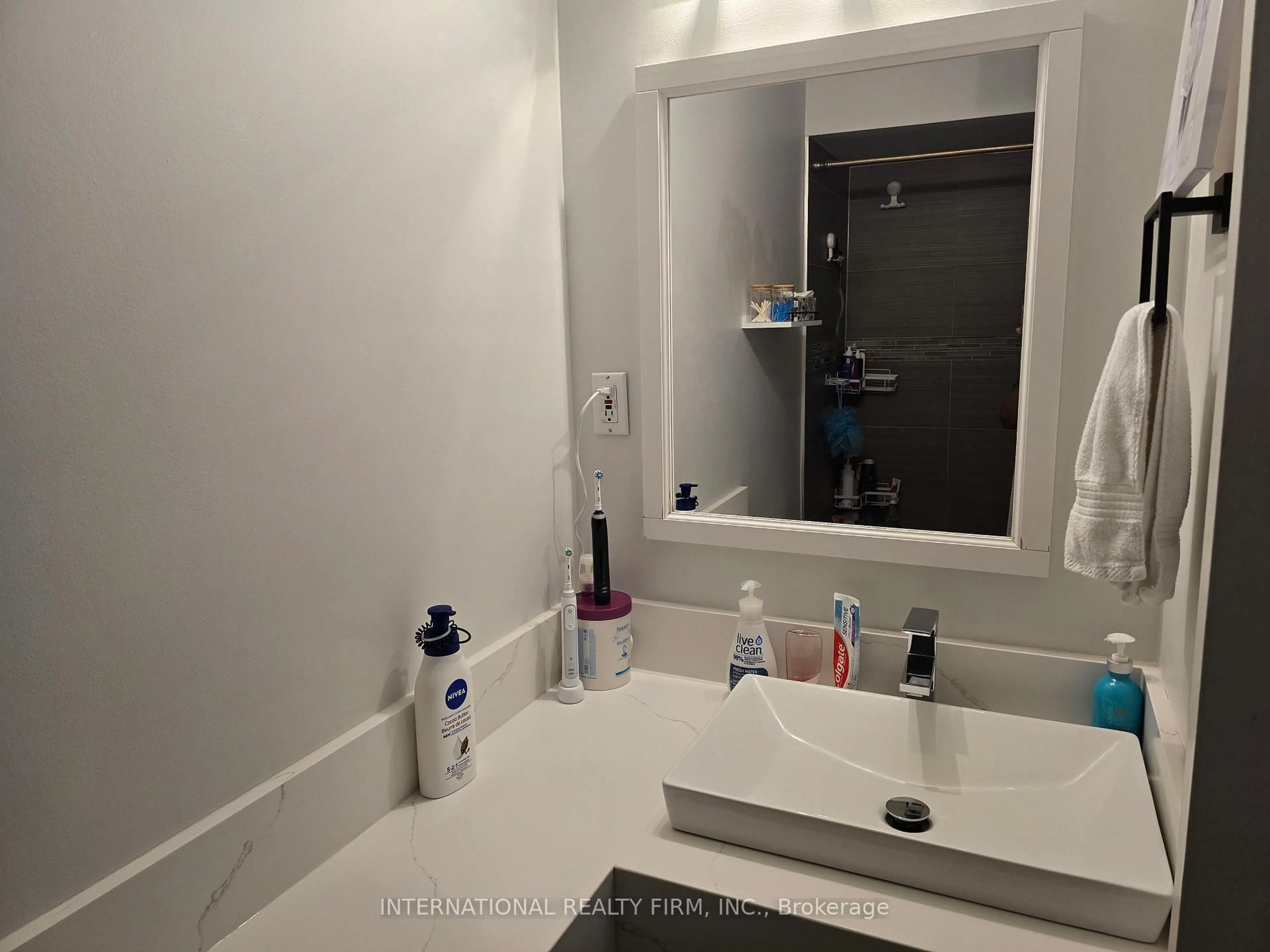 Standard bathroom, unknown for 600 Silver Creek Blvd #32, Mississauga Ontario L5A 2B4