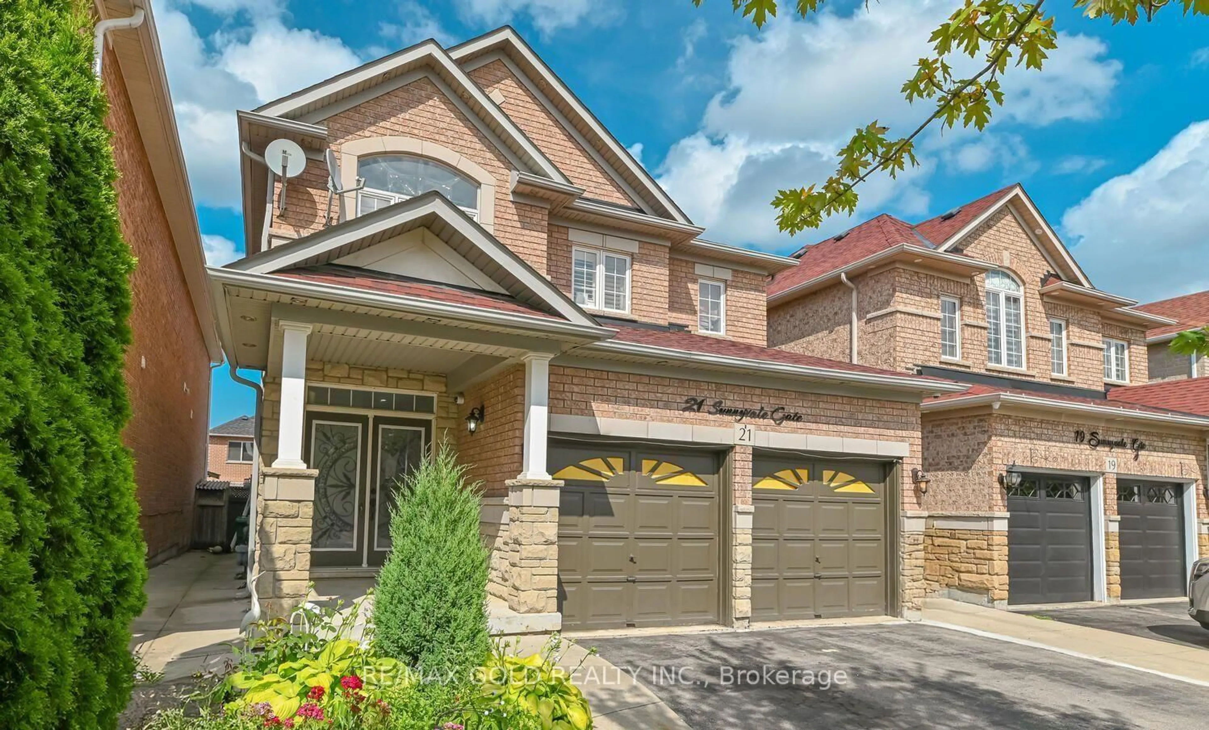 Home with brick exterior material, street for 21 Sunnyvale Gate, Brampton Ontario L6S 6J3