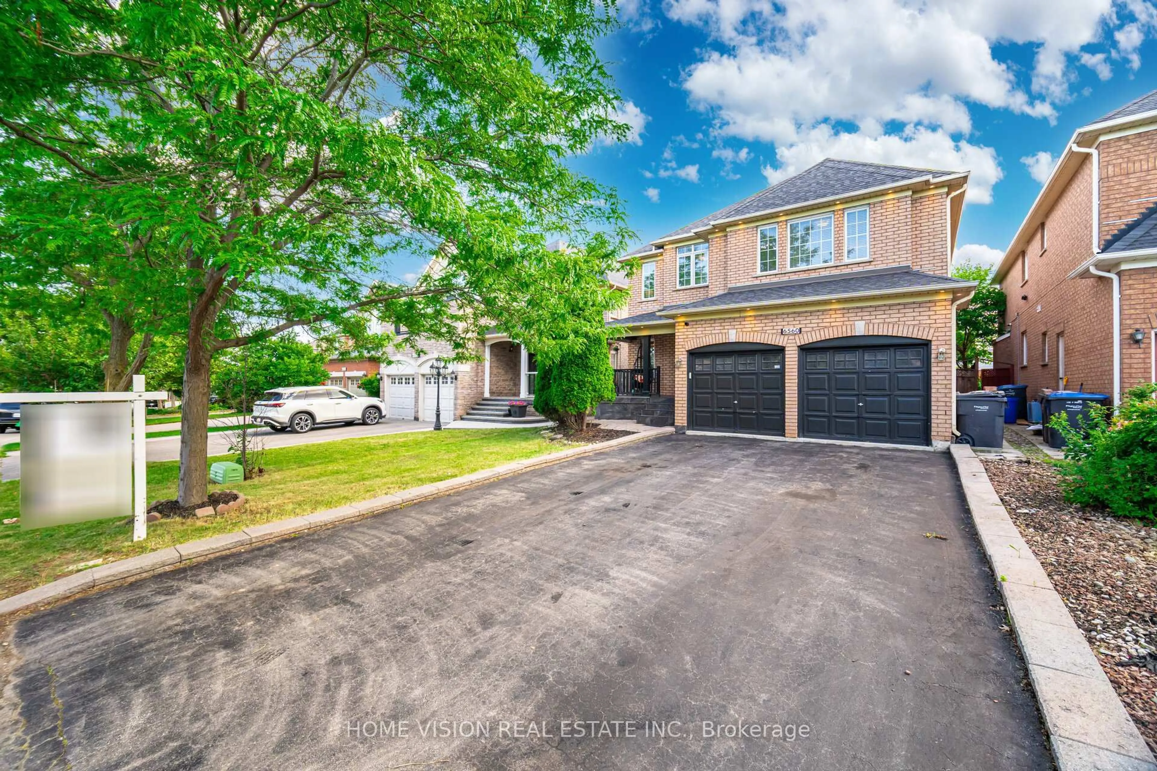 A pic from outside/outdoor area/front of a property/back of a property/a pic from drone, street for 6560 Western Skies Way, Mississauga Ontario L5W 1G4