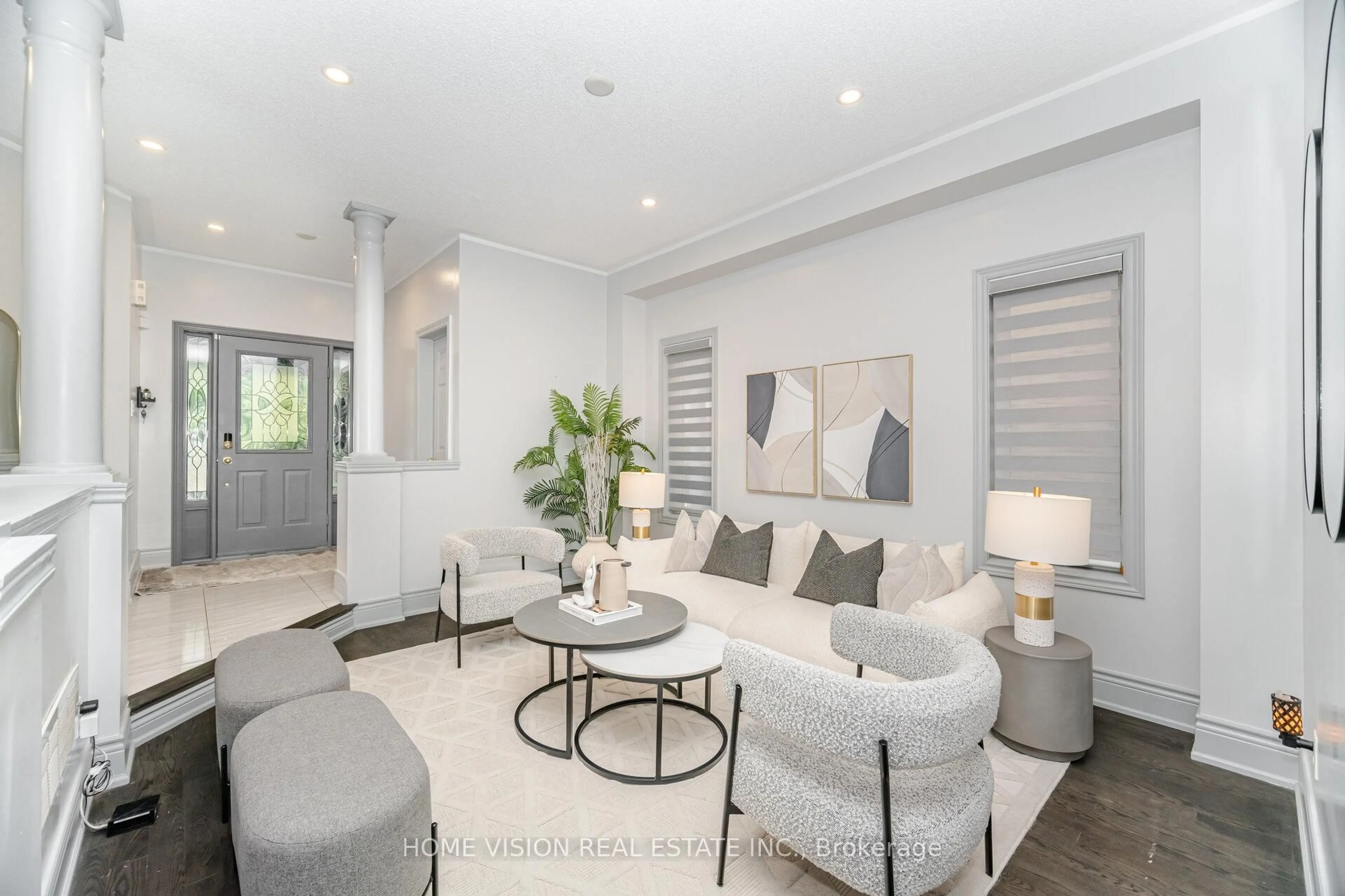 Living room with furniture, unknown for 6560 Western Skies Way, Mississauga Ontario L5W 1G4