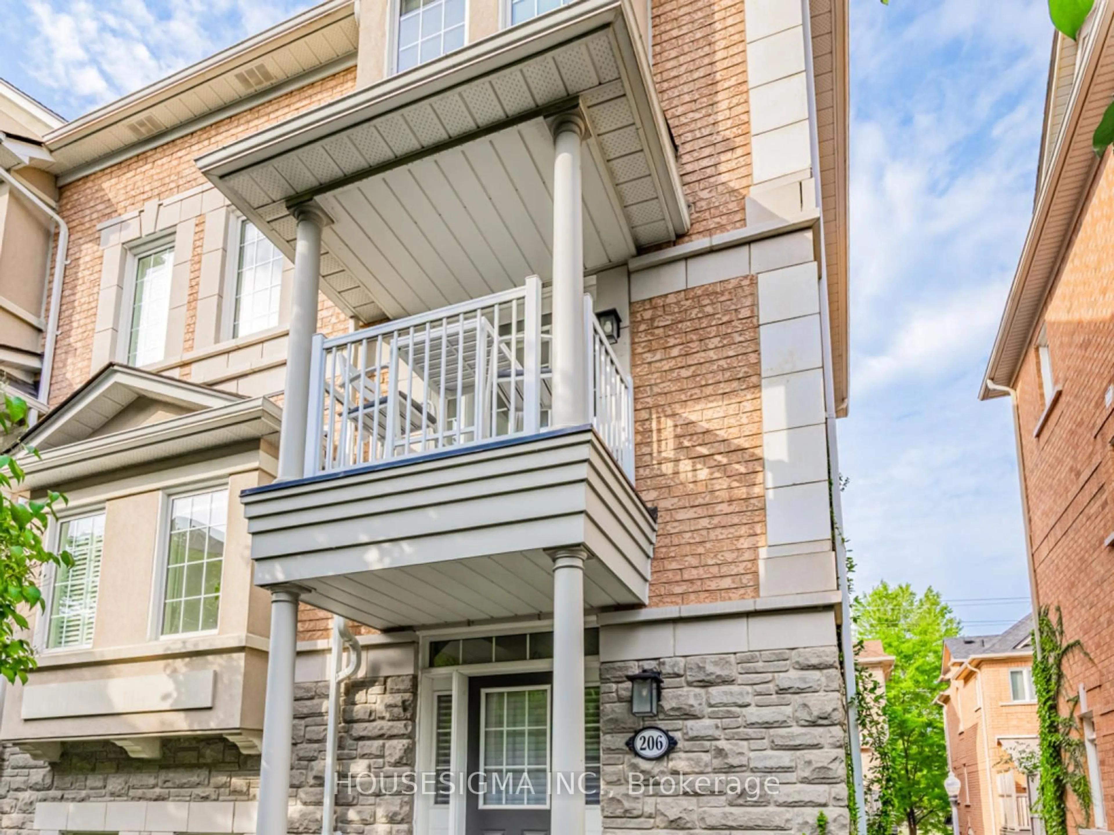 Home with brick exterior material, building for 60 Rosewood Ave #206, Mississauga Ontario L5G 4W2