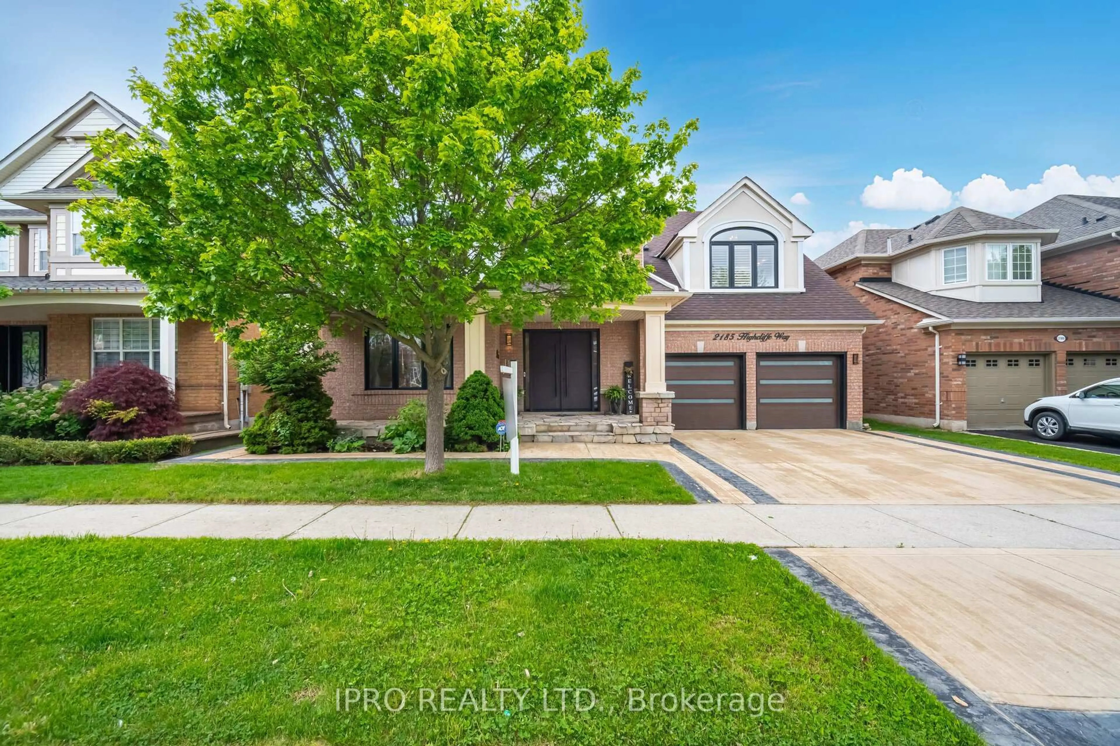 Home with brick exterior material, street for 2185 Highcliffe Way, Oakville Ontario L6M 5B7
