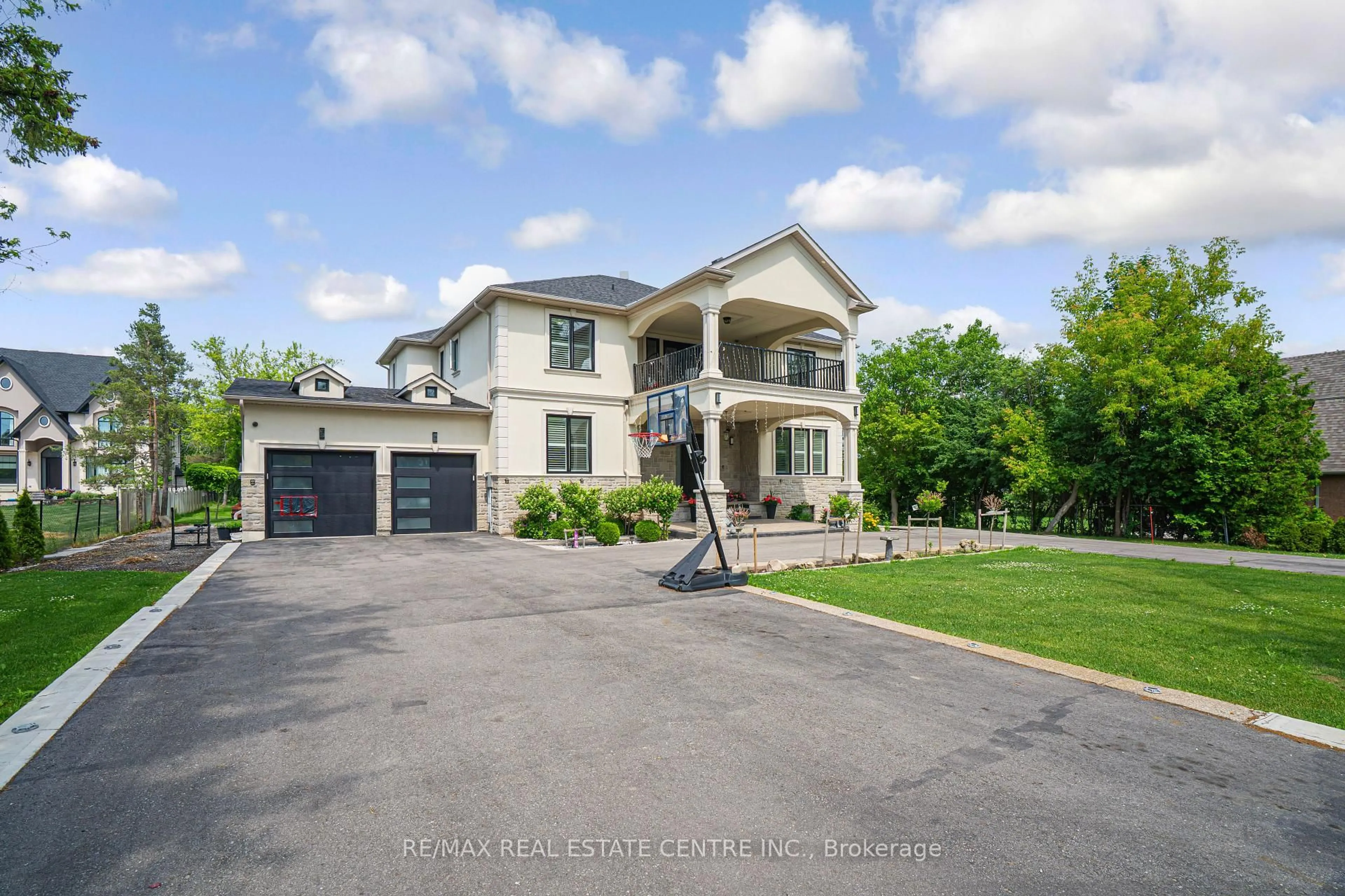 A pic from outside/outdoor area/front of a property/back of a property/a pic from drone, street for 9051 8th Line, Halton Hills Ontario L7G 4S5