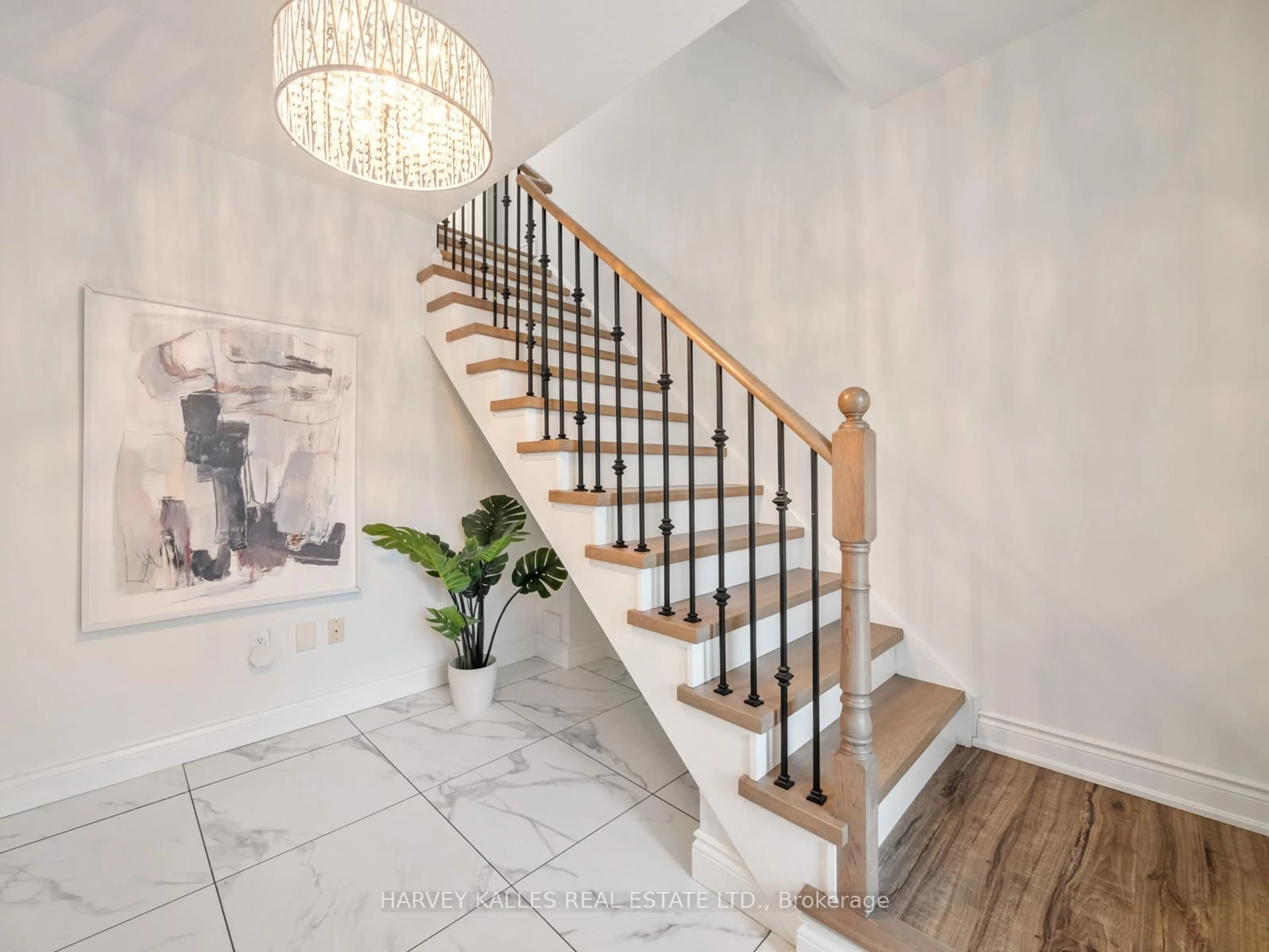 Stairs for 2340 Parkhaven Blvd #18, Oakville Ontario L6H 7S4