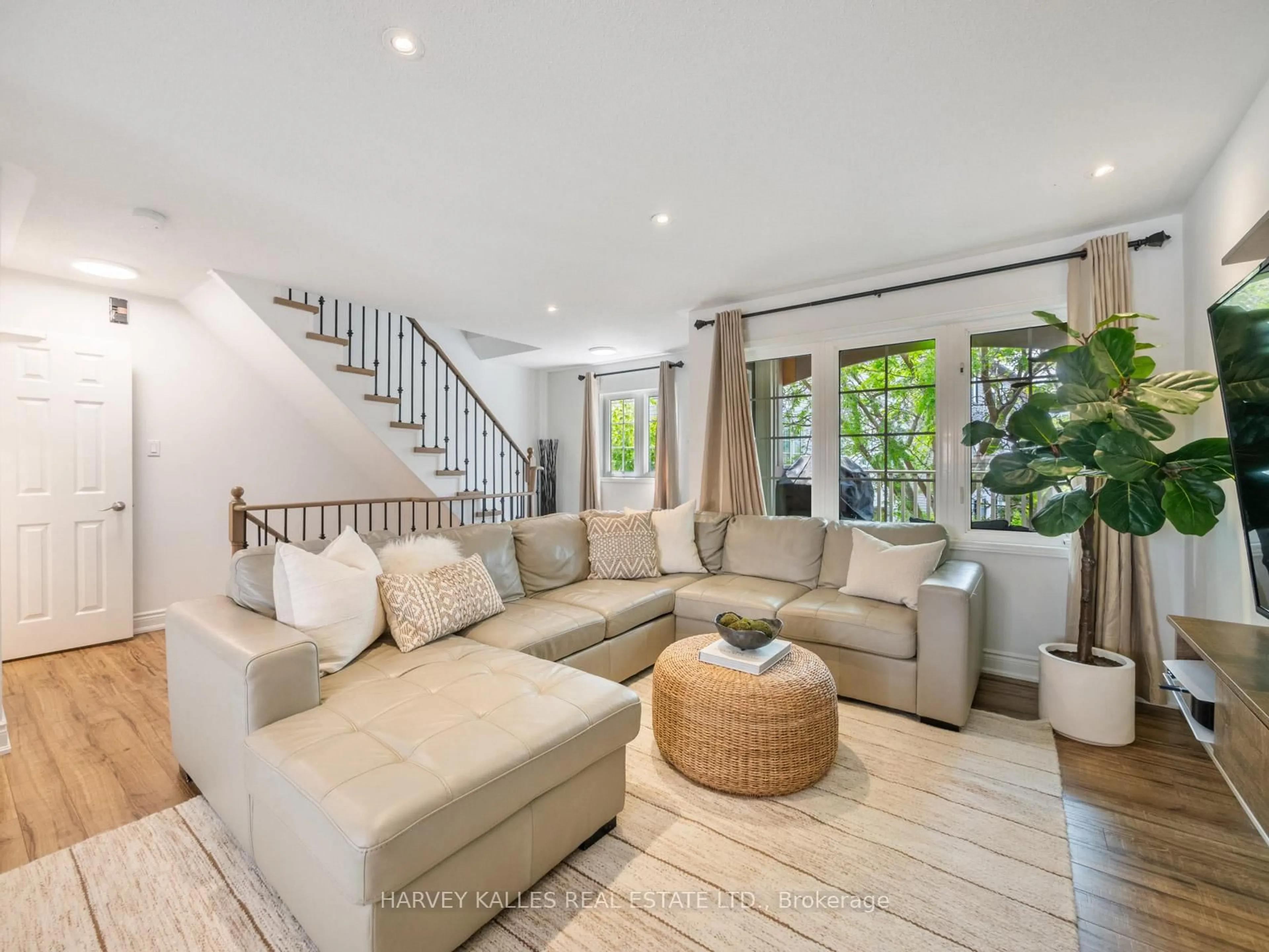 Living room with furniture, unknown for 2340 Parkhaven Blvd #18, Oakville Ontario L6H 7S4