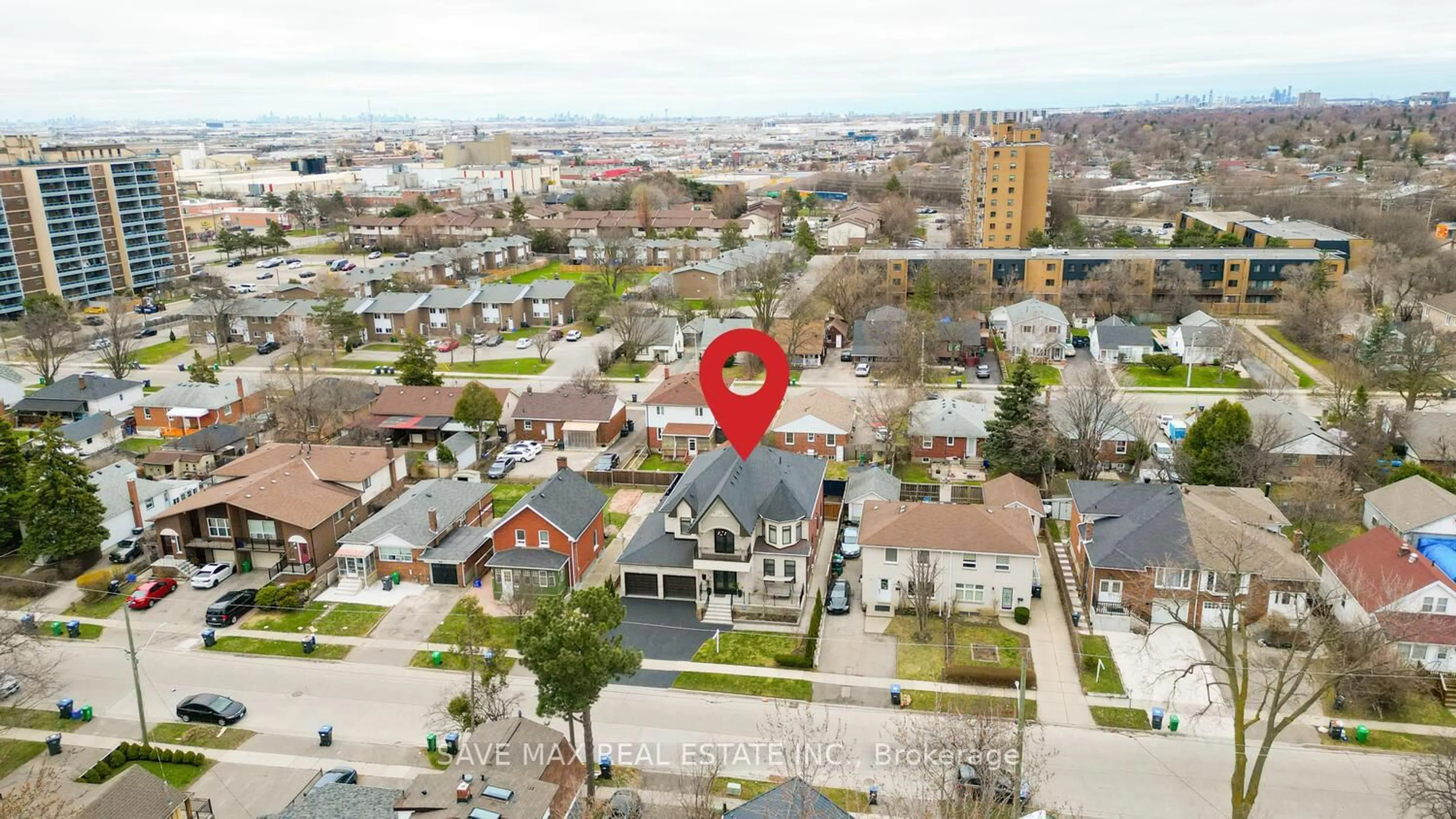 A pic from outside/outdoor area/front of a property/back of a property/a pic from drone, street for 23 Hillcrest Ave, Brampton Ontario L6W 1Y7