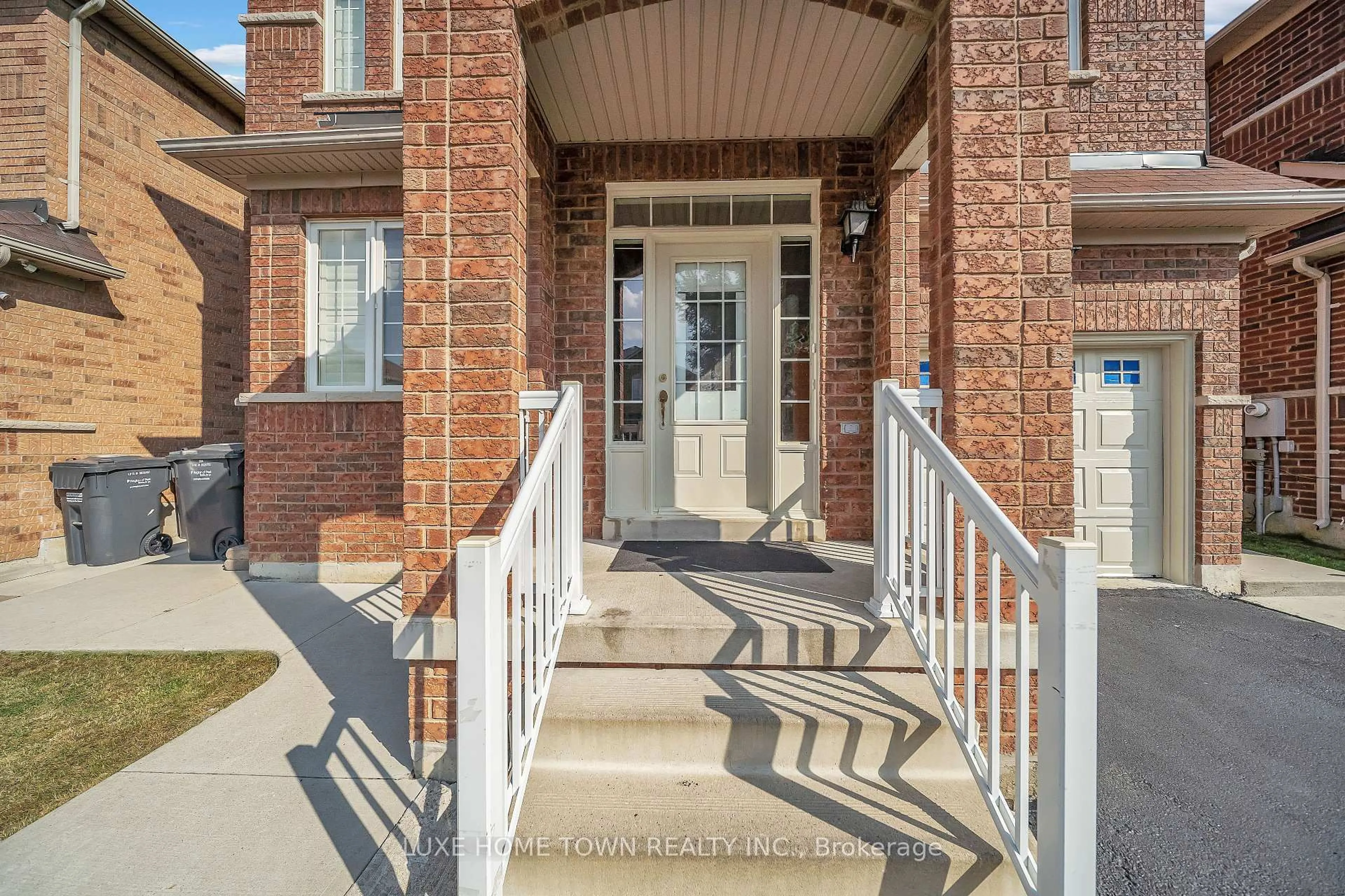 Unknown for 33 Hybrid St, Brampton Ontario L7A 0N1