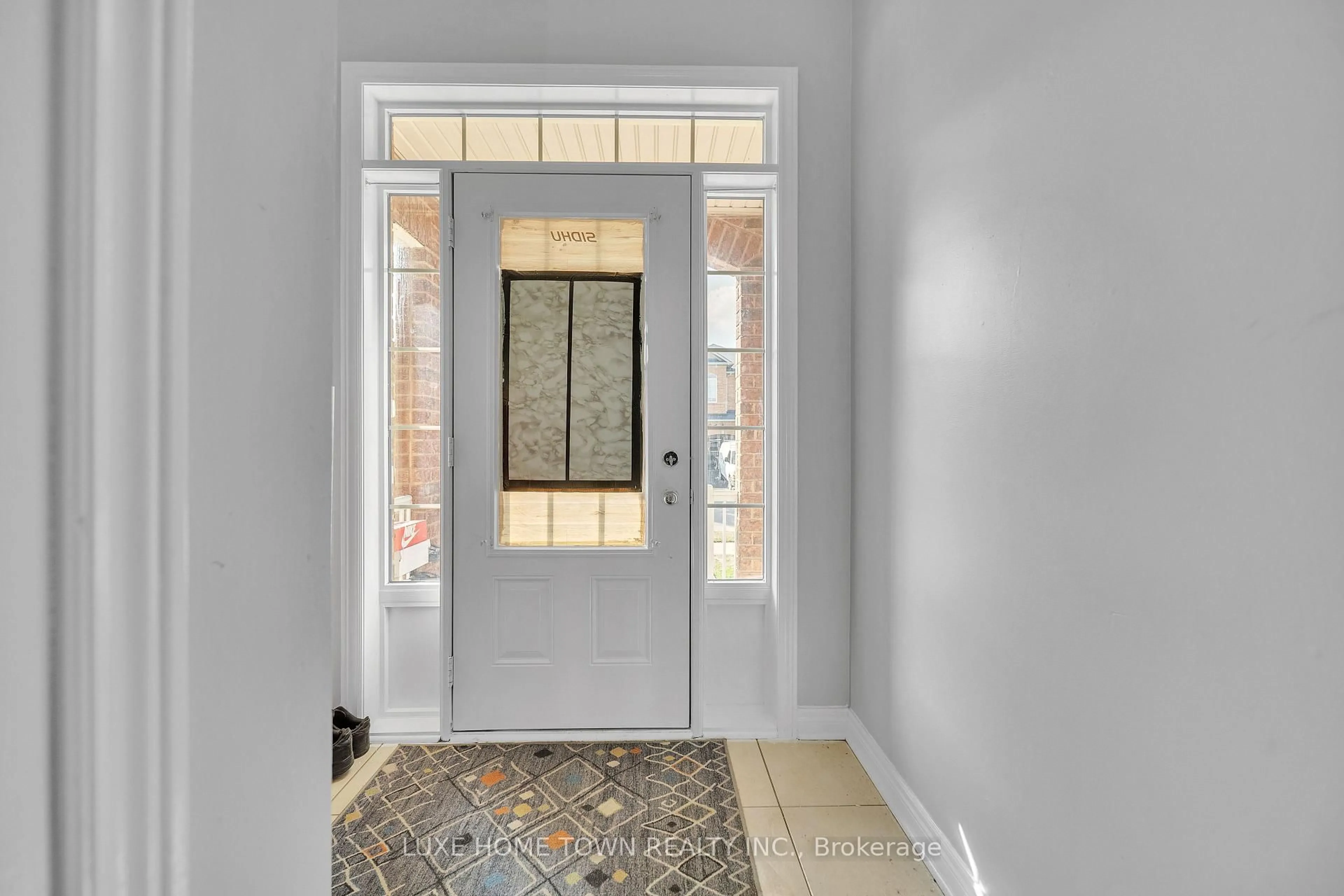 Indoor entryway for 33 Hybrid St, Brampton Ontario L7A 0N1