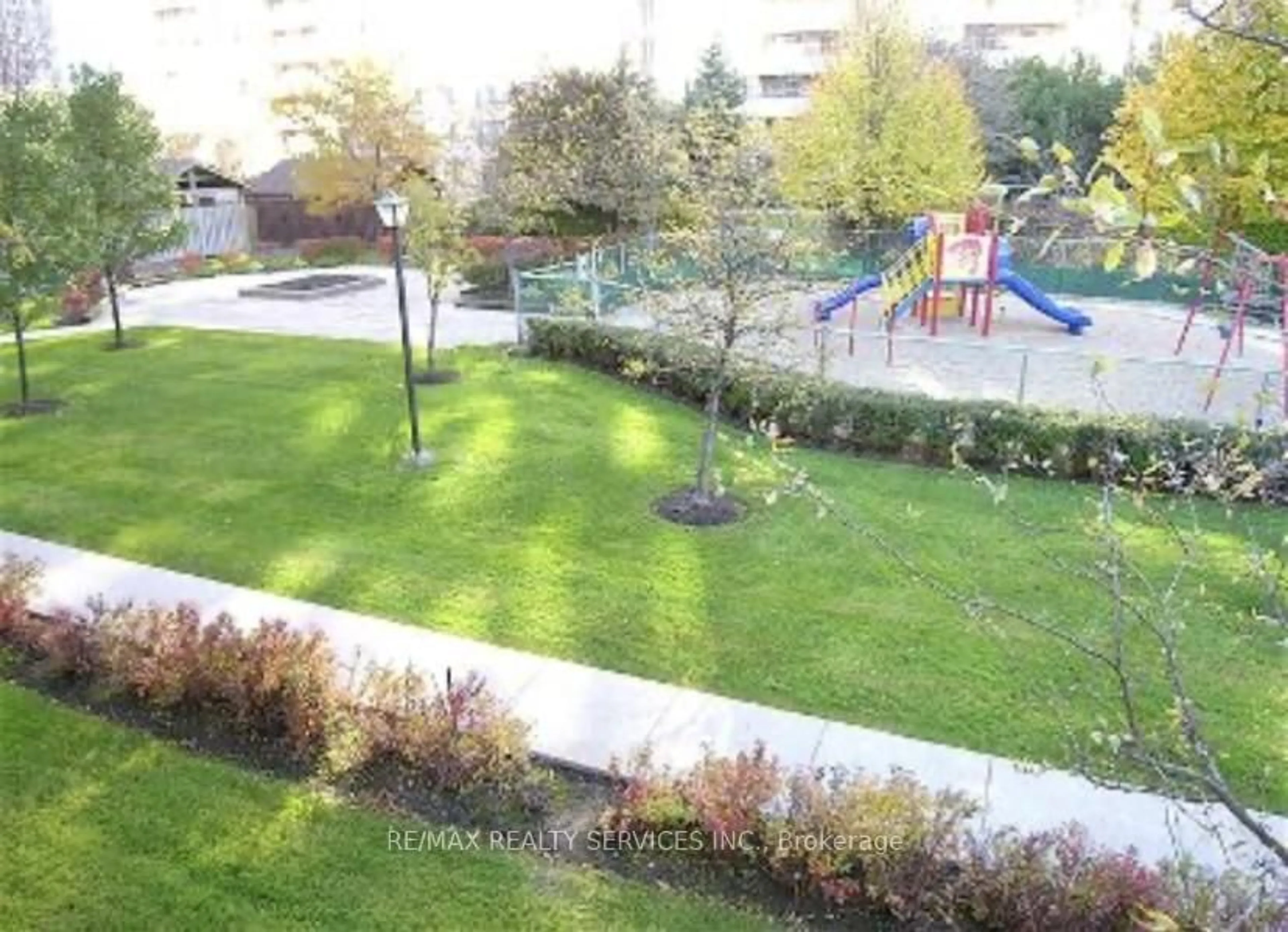Patio, unknown for 3 LISA St #302, Brampton Ontario L6T 4A2