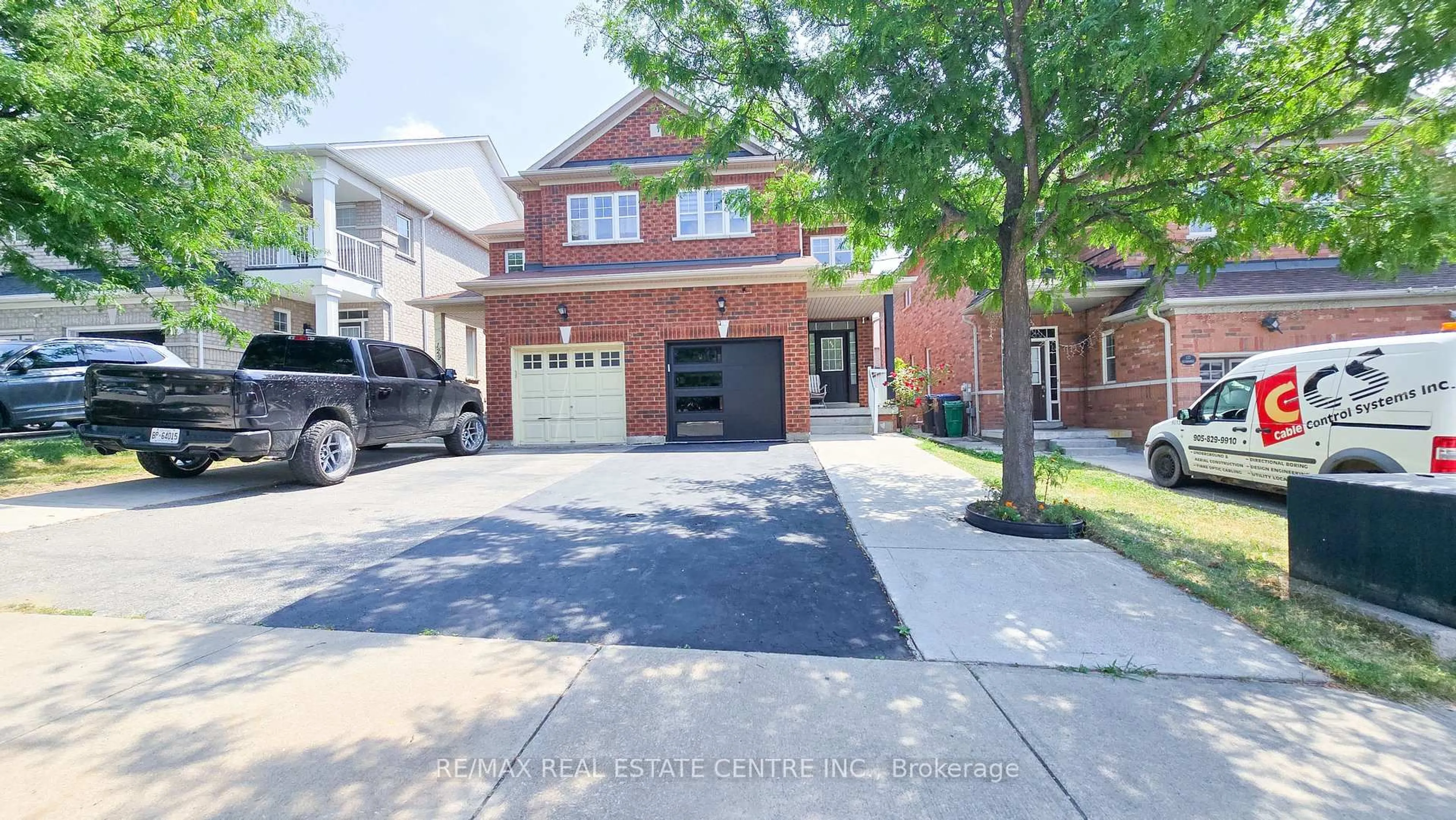 Home with brick exterior material, street for 131 Seahorse Ave, Brampton Ontario L6V 4N5