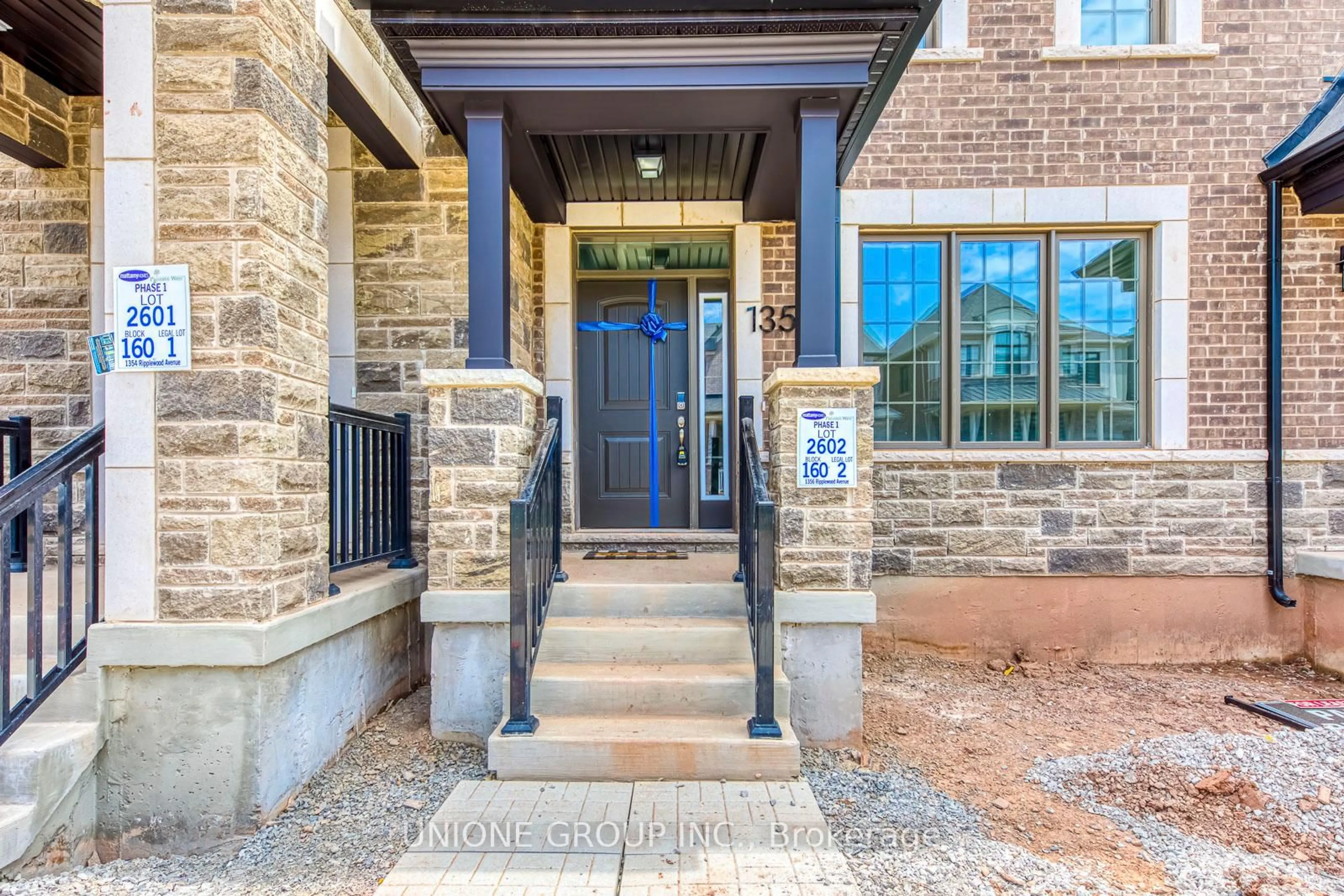 Indoor entryway for 1356 Ripplewood Ave, Oakville Ontario L6M 5P1