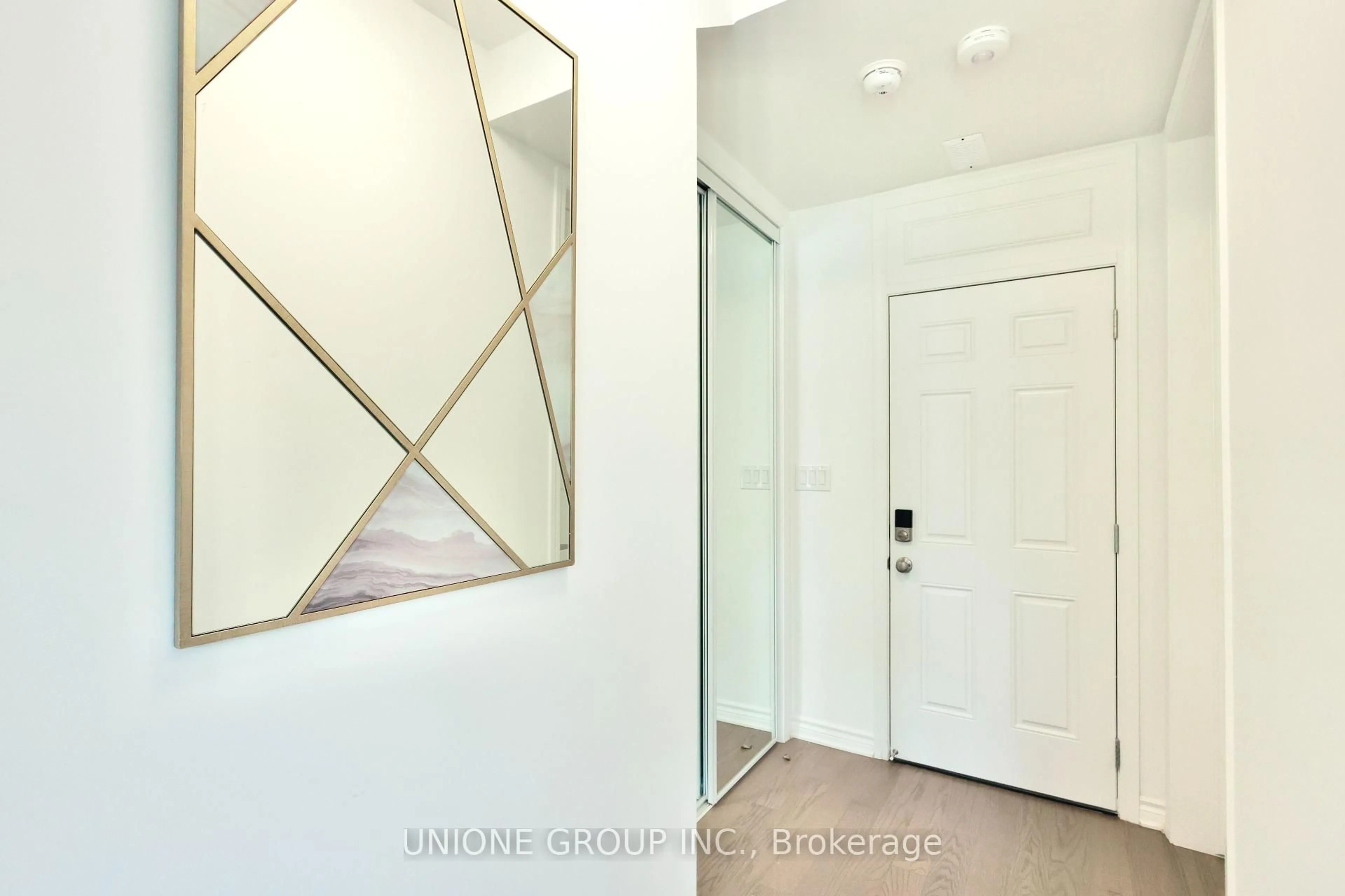 Indoor entryway for 1356 Ripplewood Ave, Oakville Ontario L6M 5P1