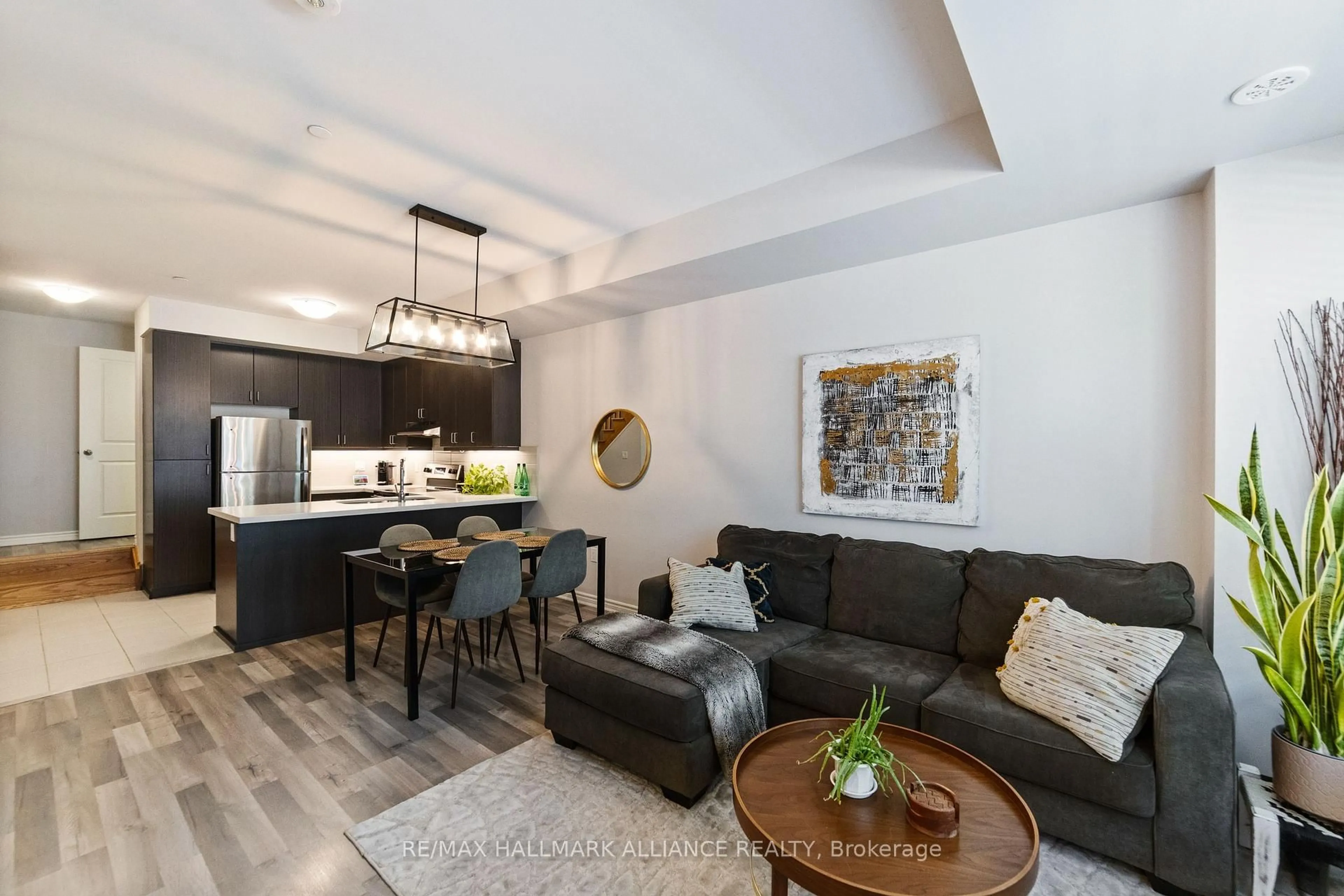 Open concept kitchen, unknown for 1150 Stroud Lane, Mississauga Ontario L5J 0B3