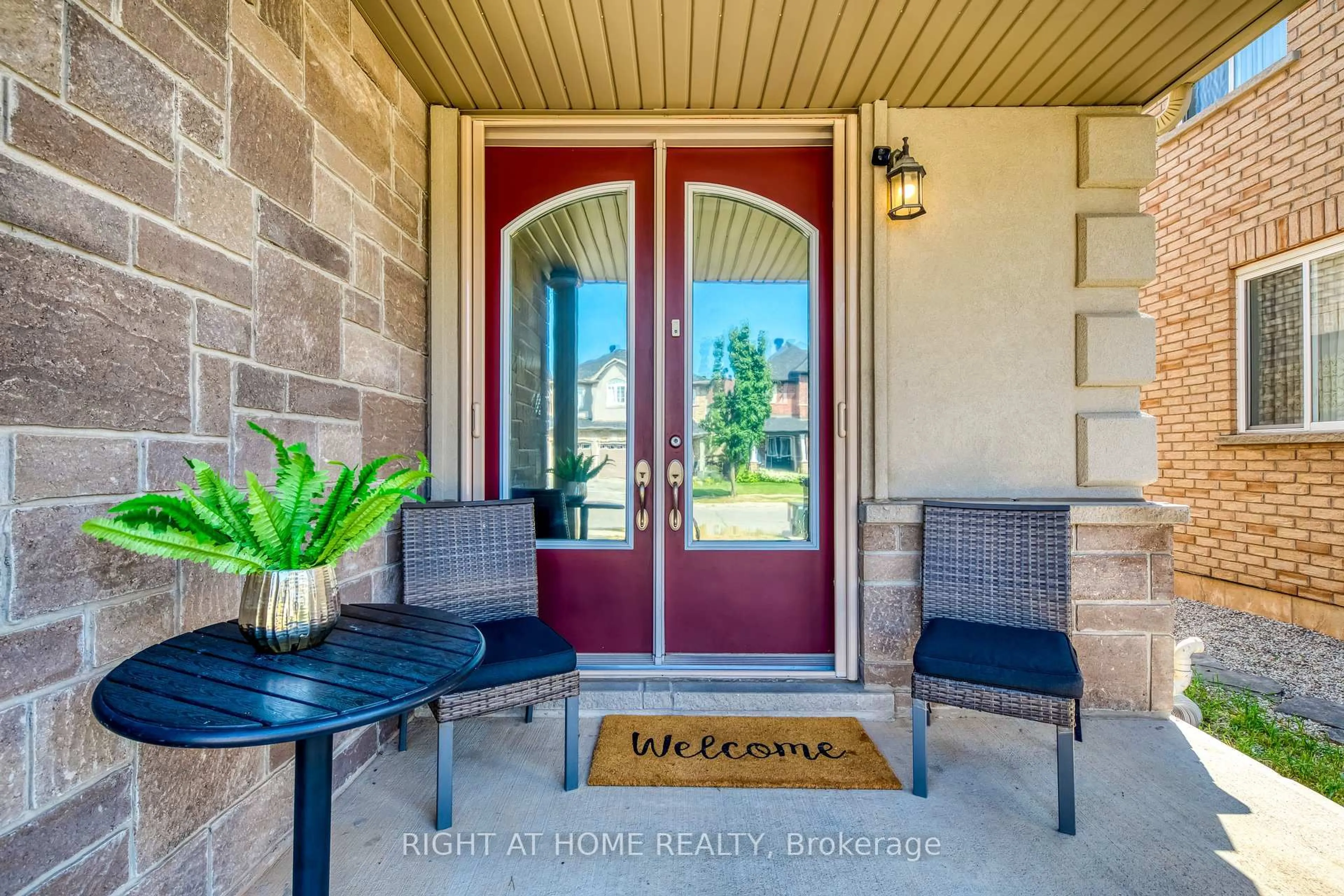 Indoor entryway for 3048 Jenn Ave, Burlington Ontario L7M 0C8
