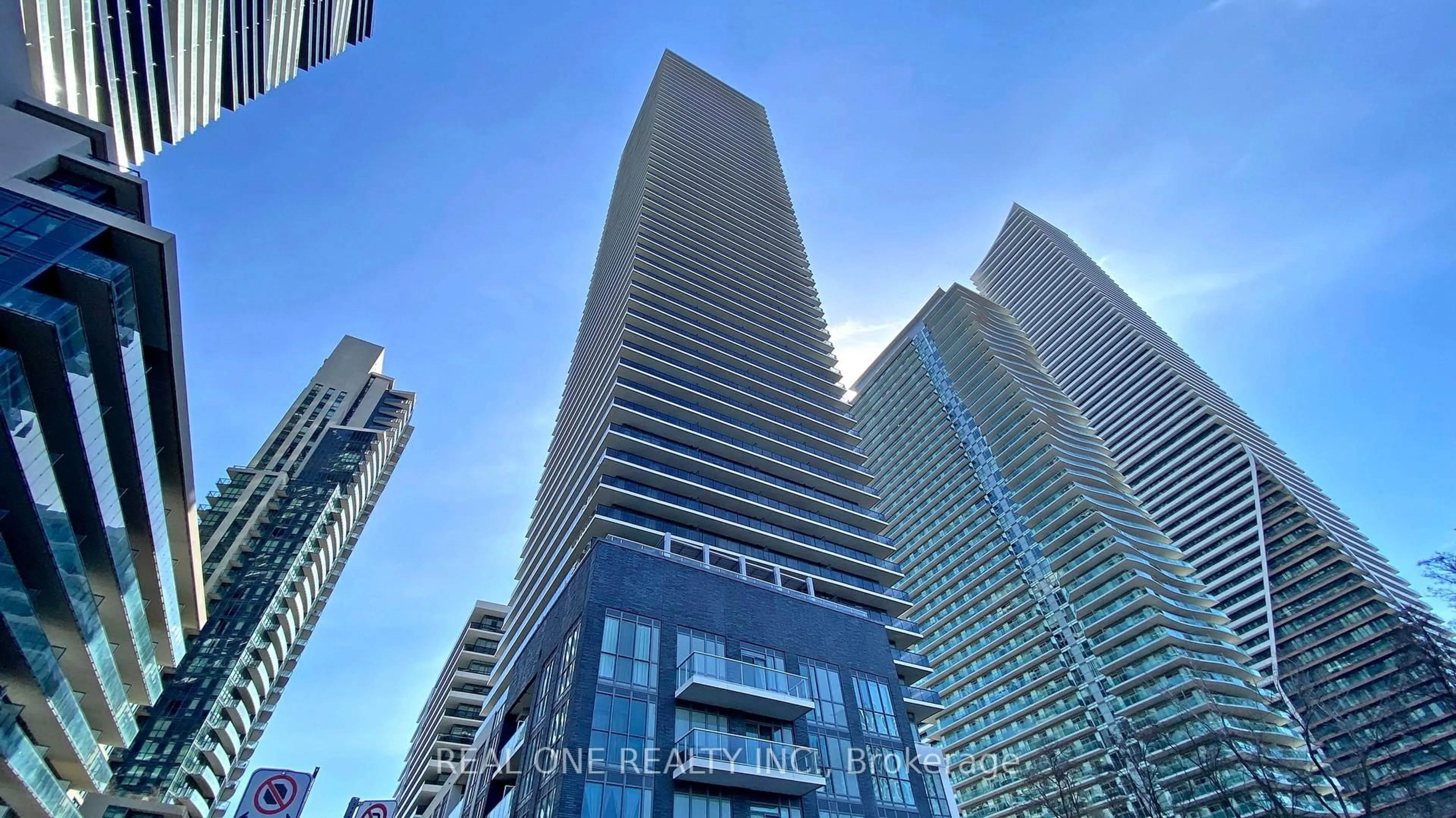 Indoor foyer for 70 Annie Craig Dr #808, Toronto Ontario M8V 0G2