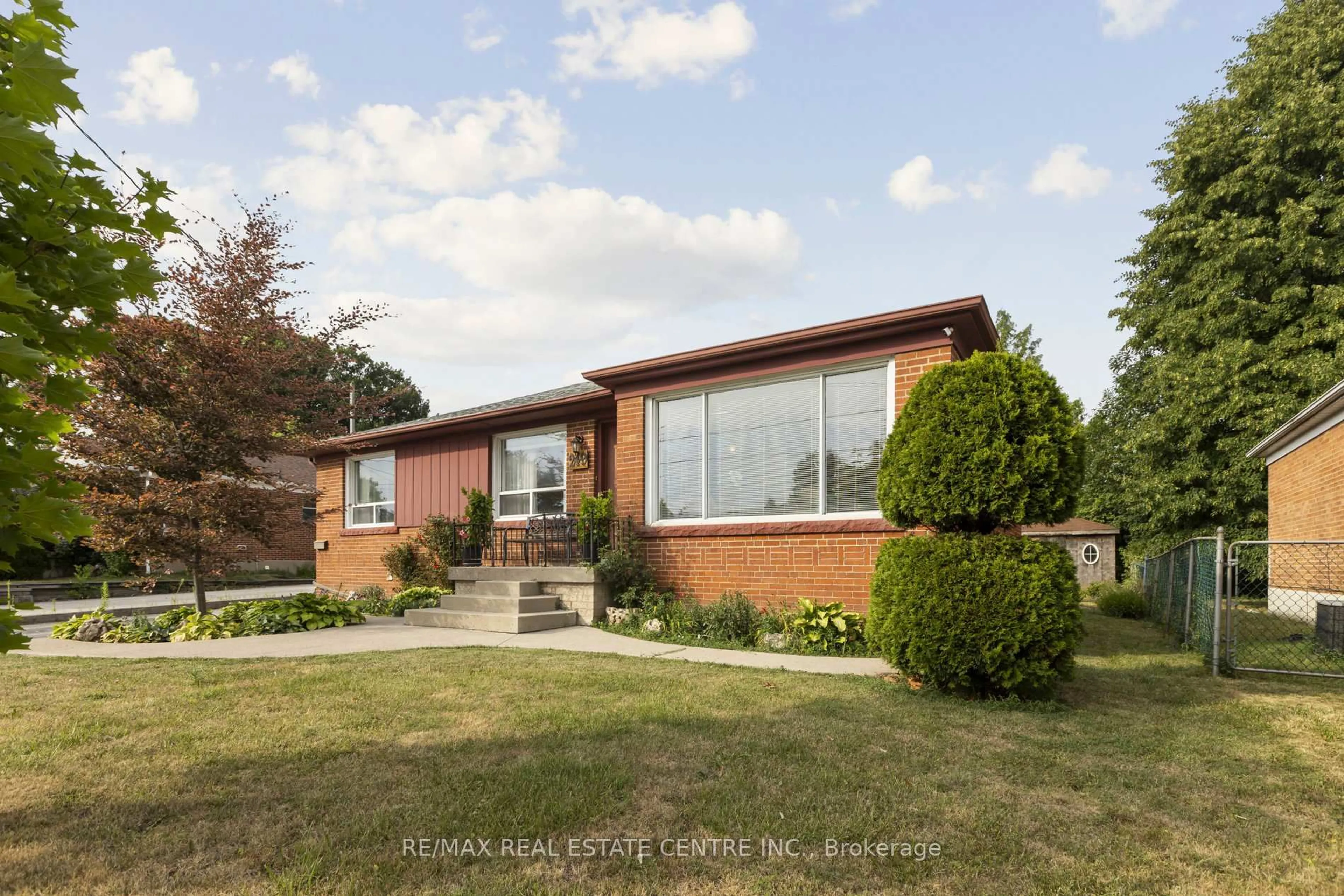 Home with brick exterior material, street for 249 Southview Rd, Oakville Ontario L6K 2P2