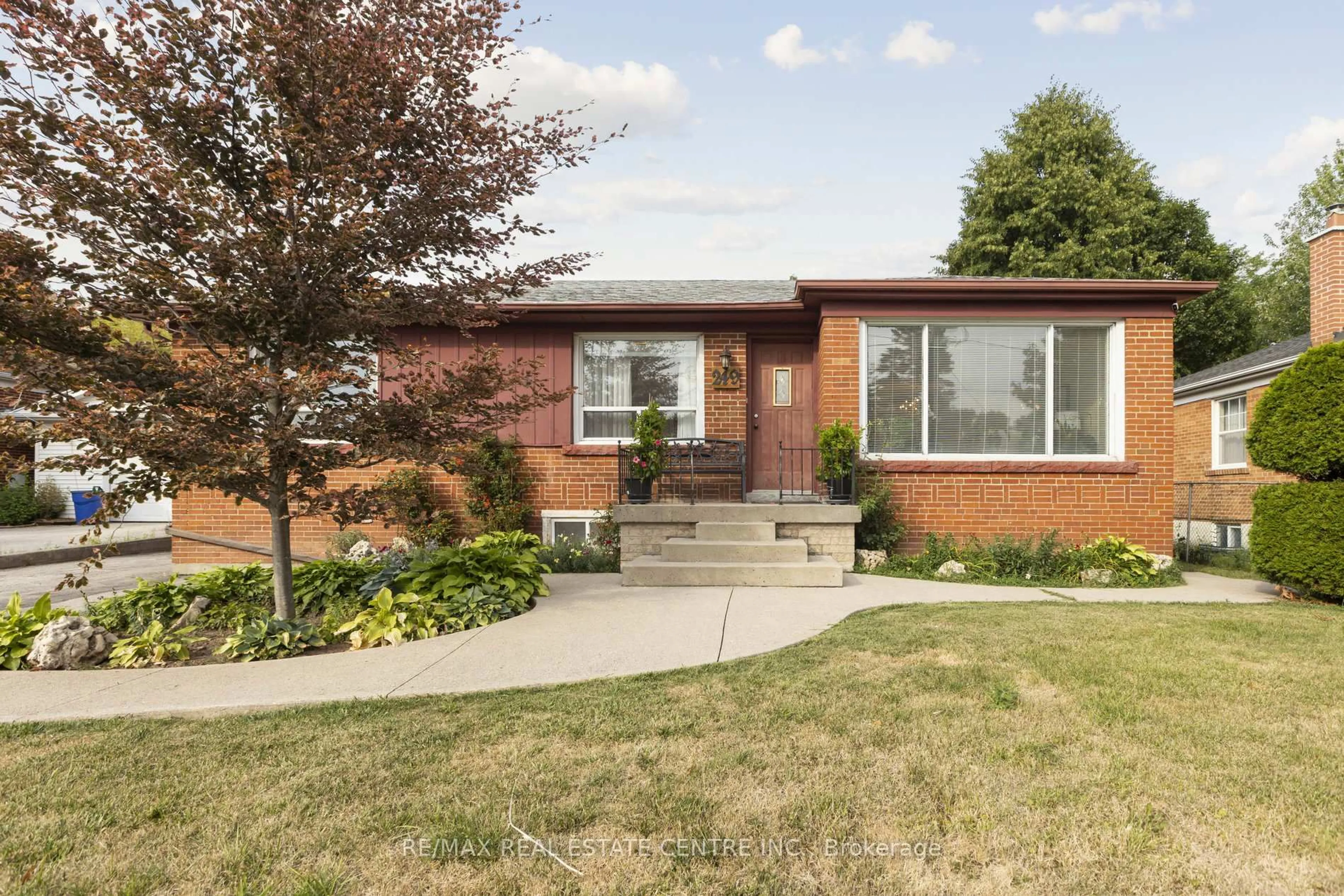 Home with brick exterior material, street for 249 Southview Rd, Oakville Ontario L6K 2P2