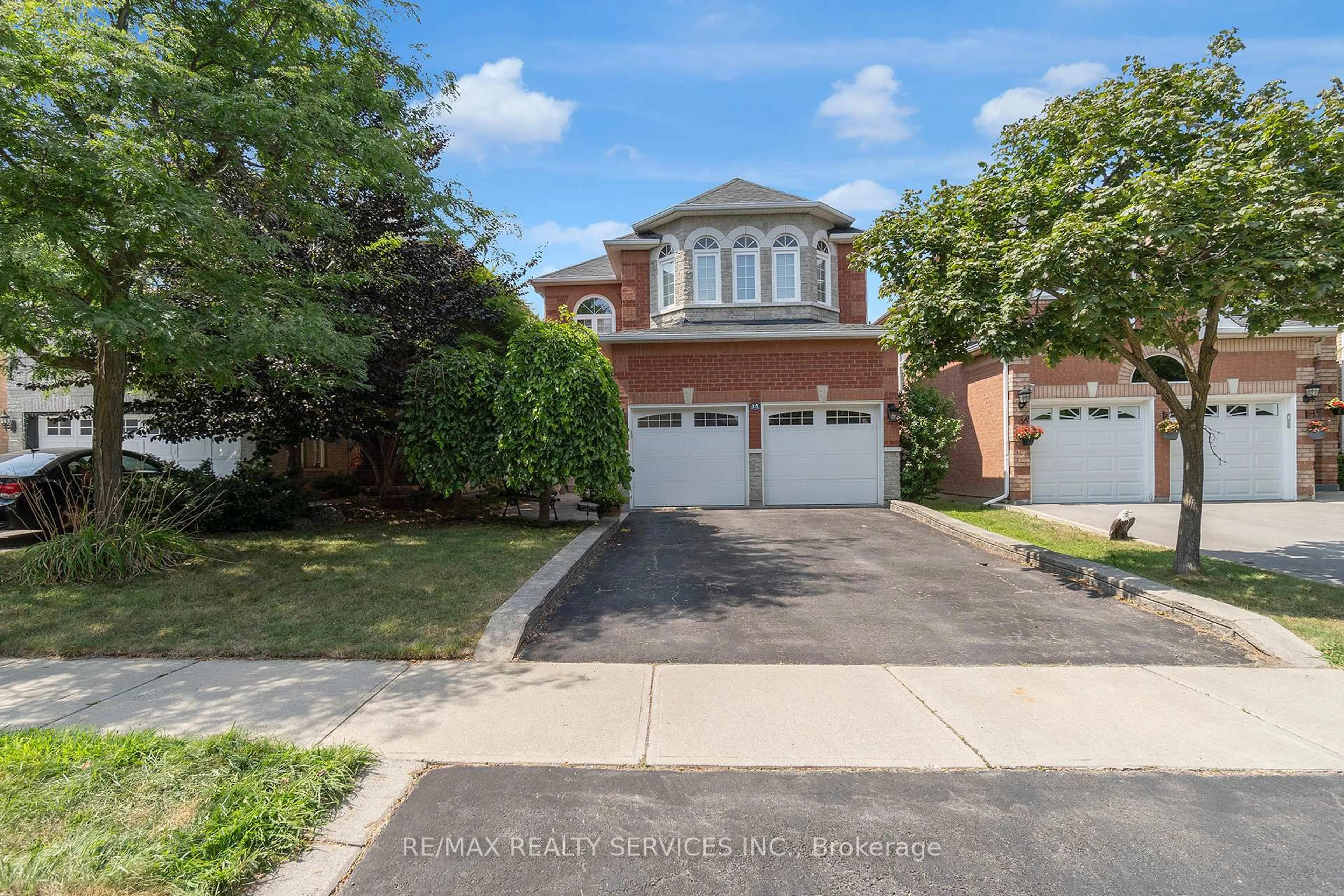 Home with brick exterior material, street for 15 Sweet Briar Lane, Brampton Ontario L6Z 4V3