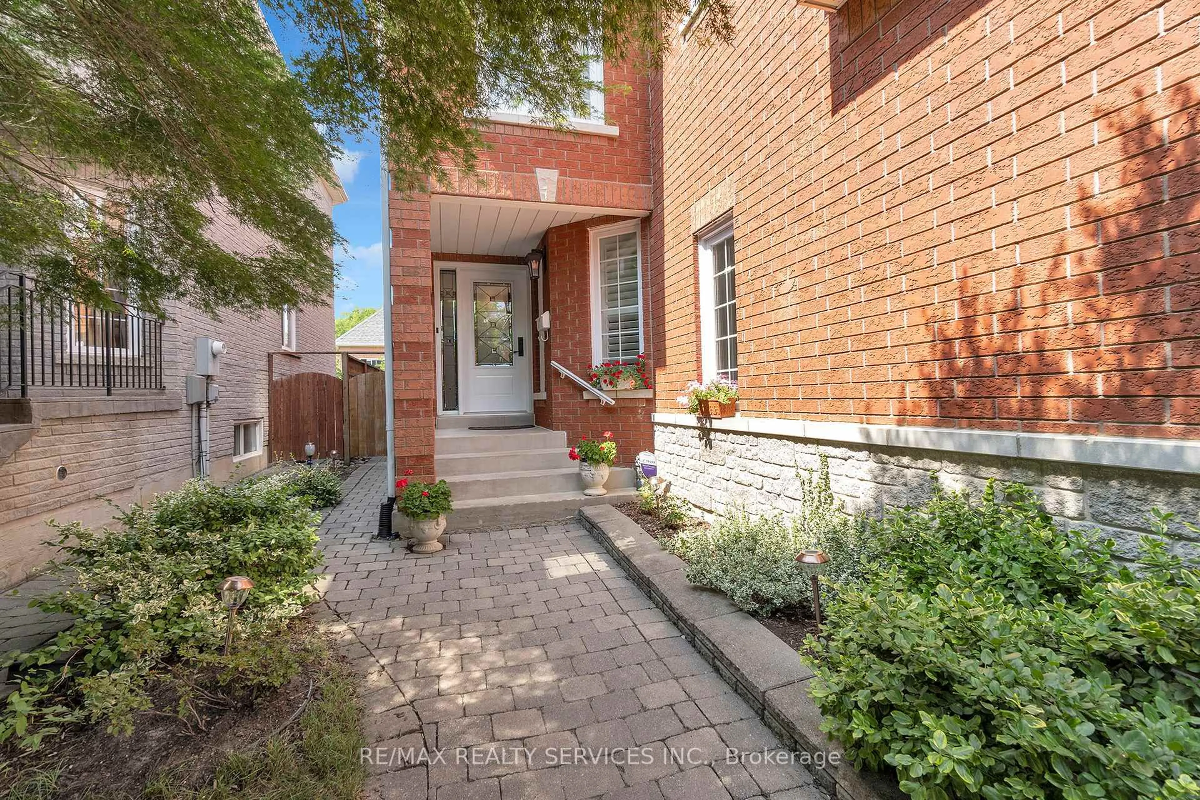 Home with brick exterior material, street for 15 Sweet Briar Lane, Brampton Ontario L6Z 4V3