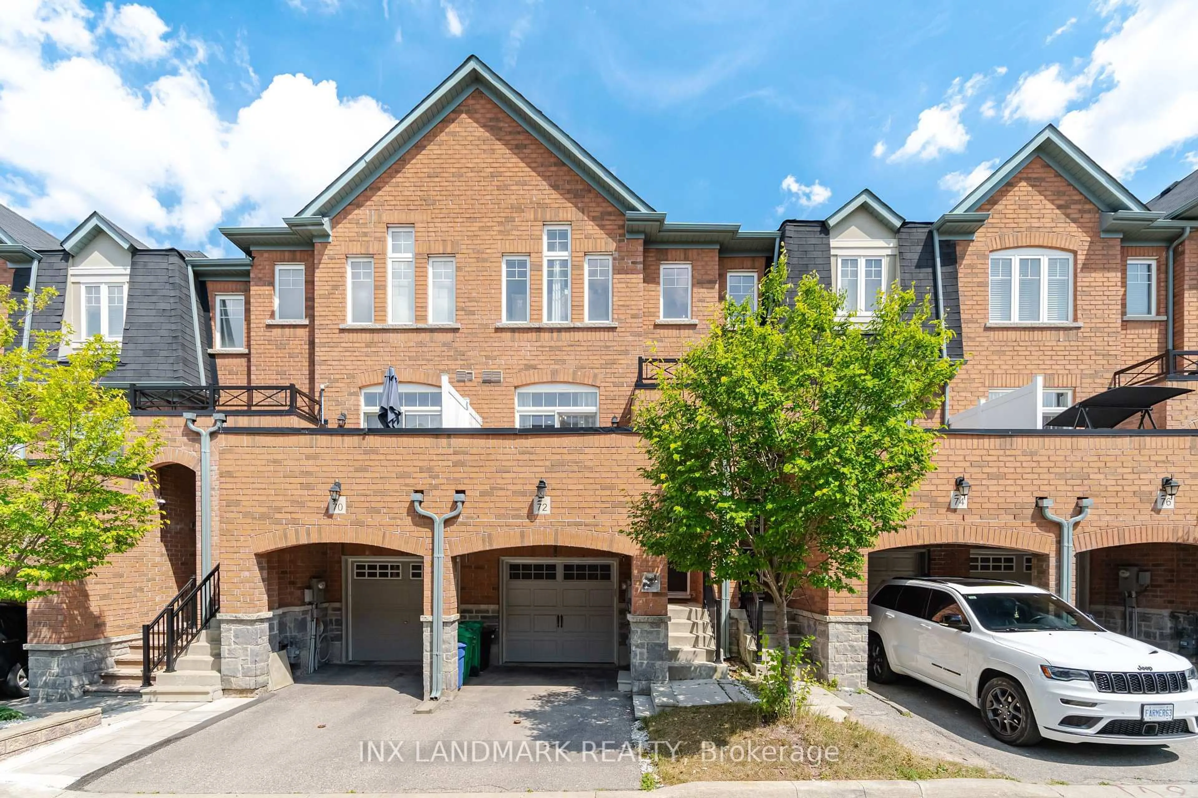 A pic from outside/outdoor area/front of a property/back of a property/a pic from drone, street for 72 Magdalene Cres, Brampton Ontario L6Z 0B4