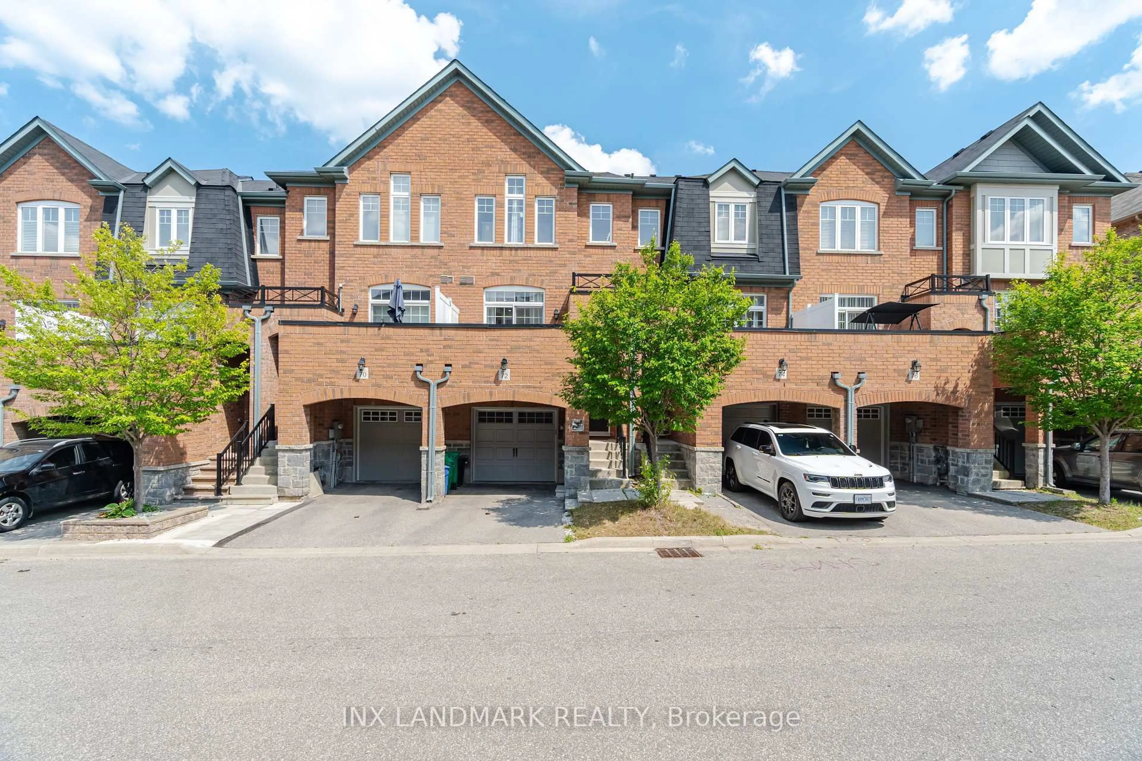 A pic from outside/outdoor area/front of a property/back of a property/a pic from drone, unknown for 72 Magdalene Cres, Brampton Ontario L6Z 0B4