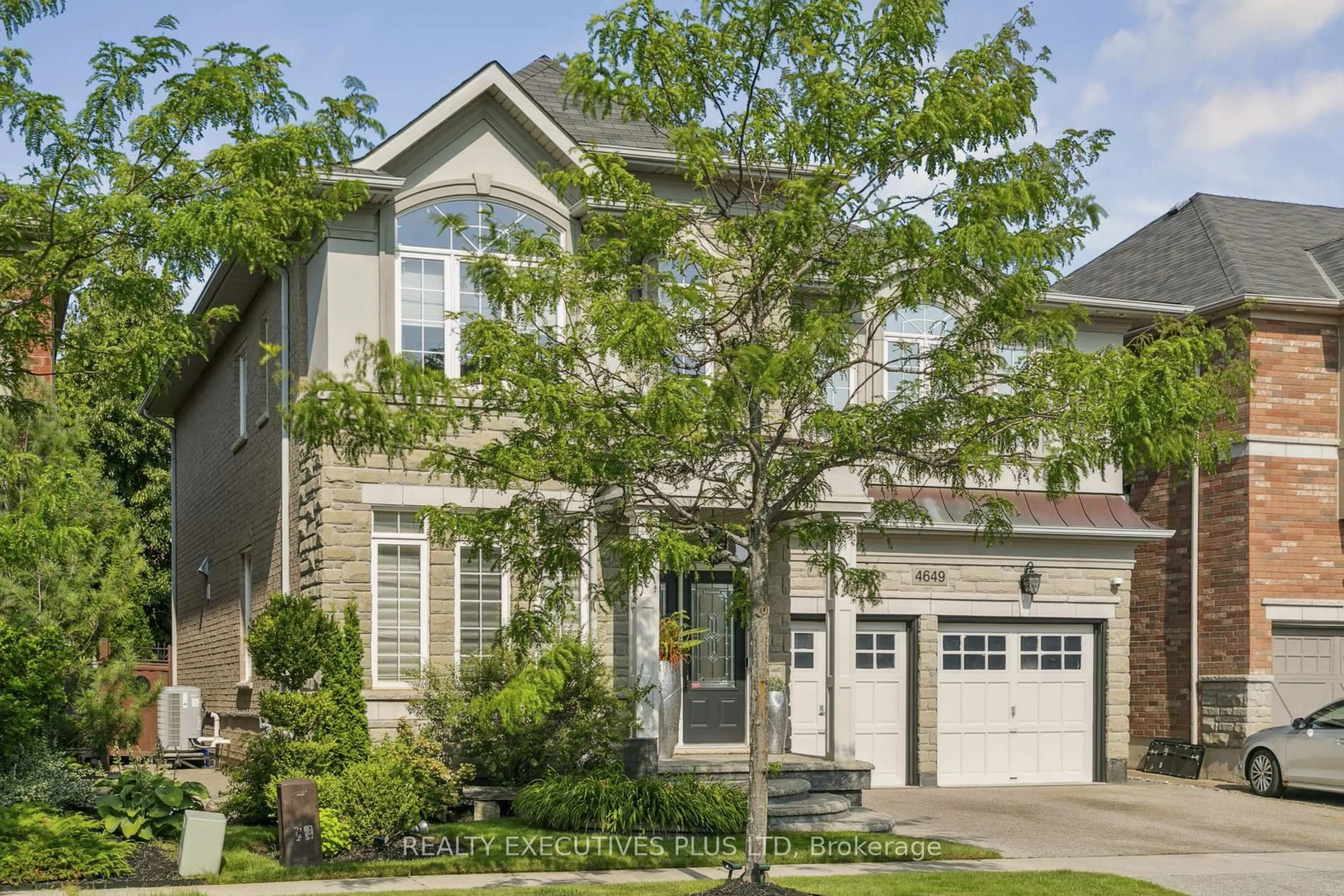 Home with vinyl exterior material, street for 4649 Simmons Rd, Burlington Ontario L7M 0E9