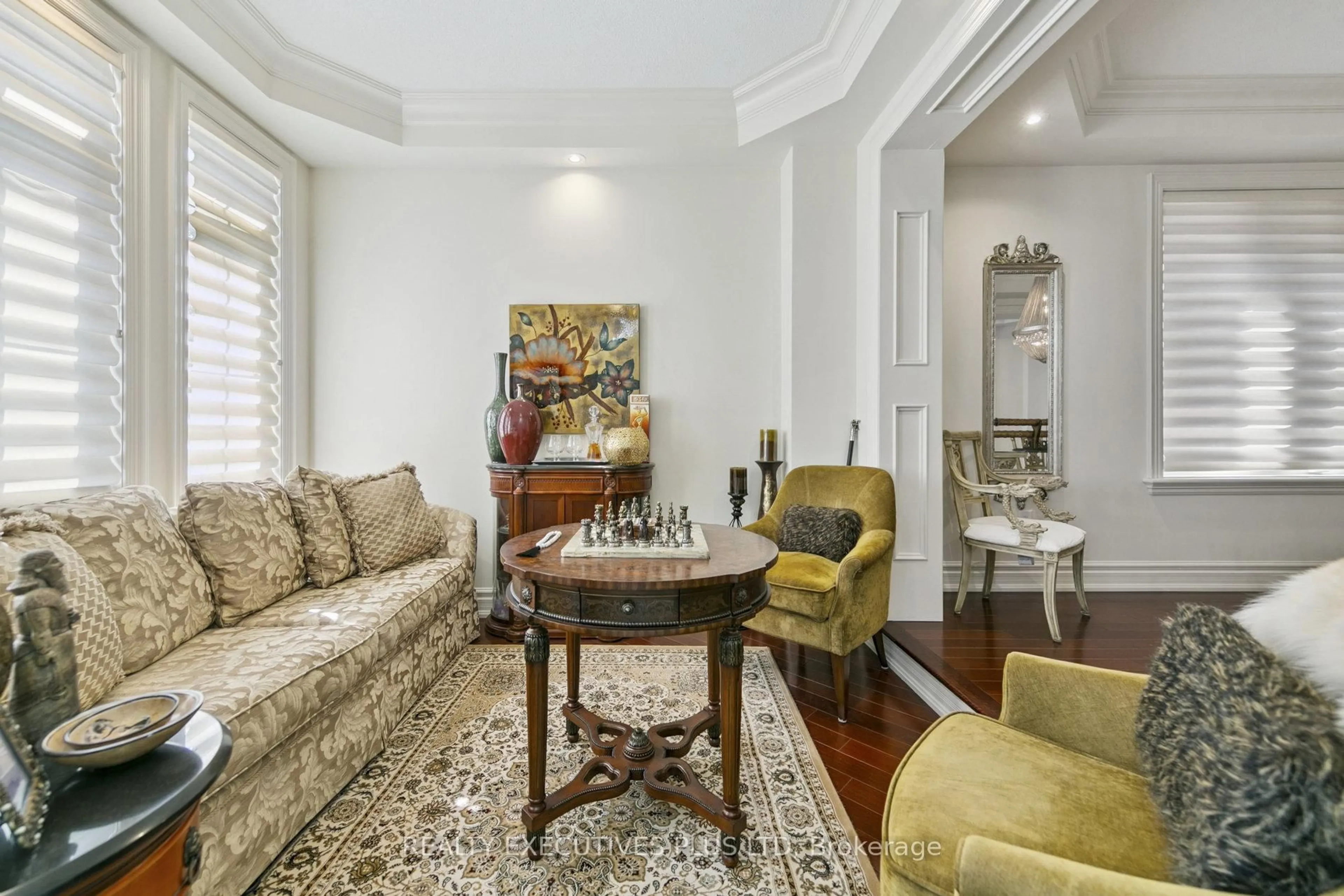 Living room with furniture, unknown for 4649 Simmons Rd, Burlington Ontario L7M 0E9
