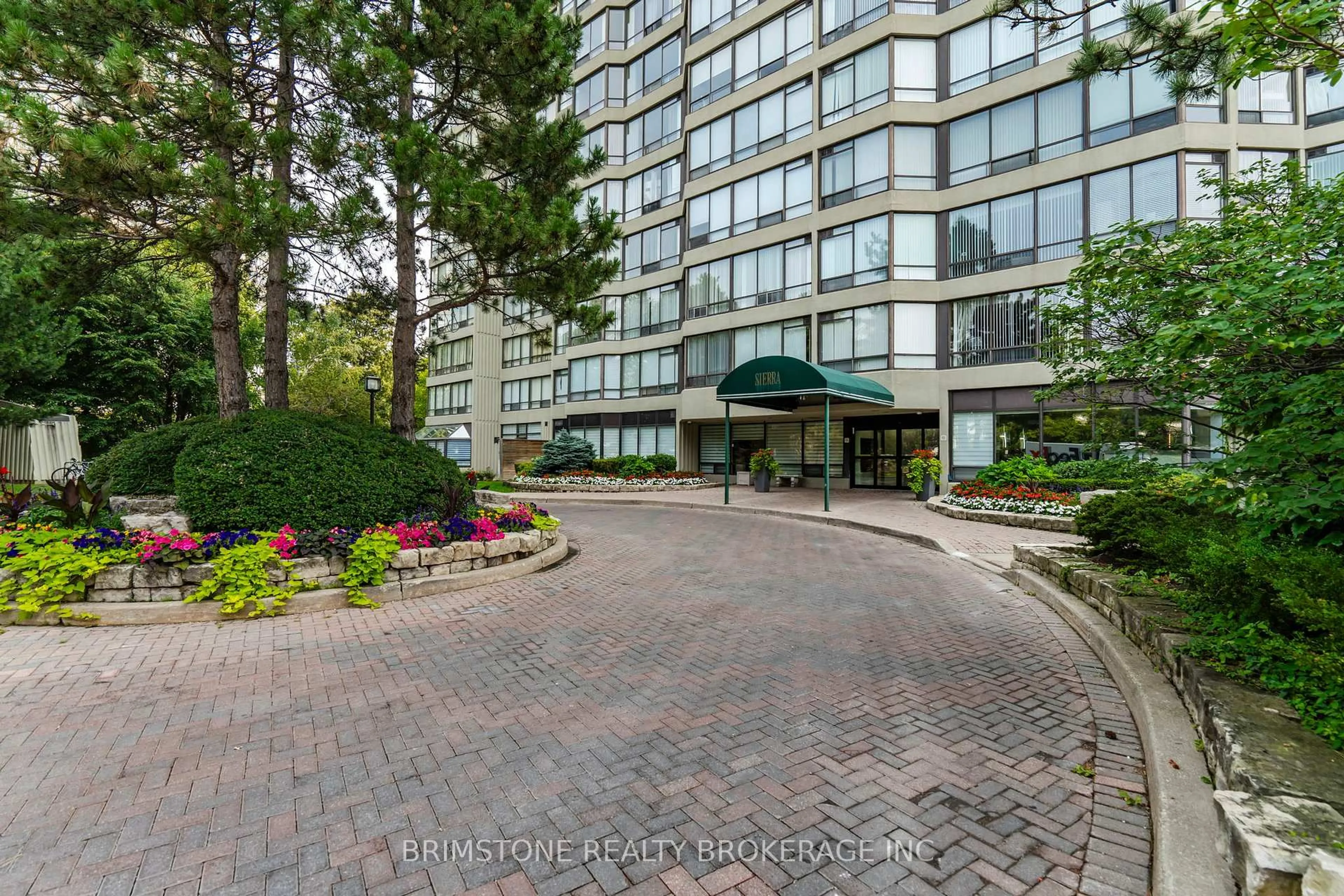 Indoor foyer for 26 Hanover Rd #202, Brampton Ontario L6S 4T2