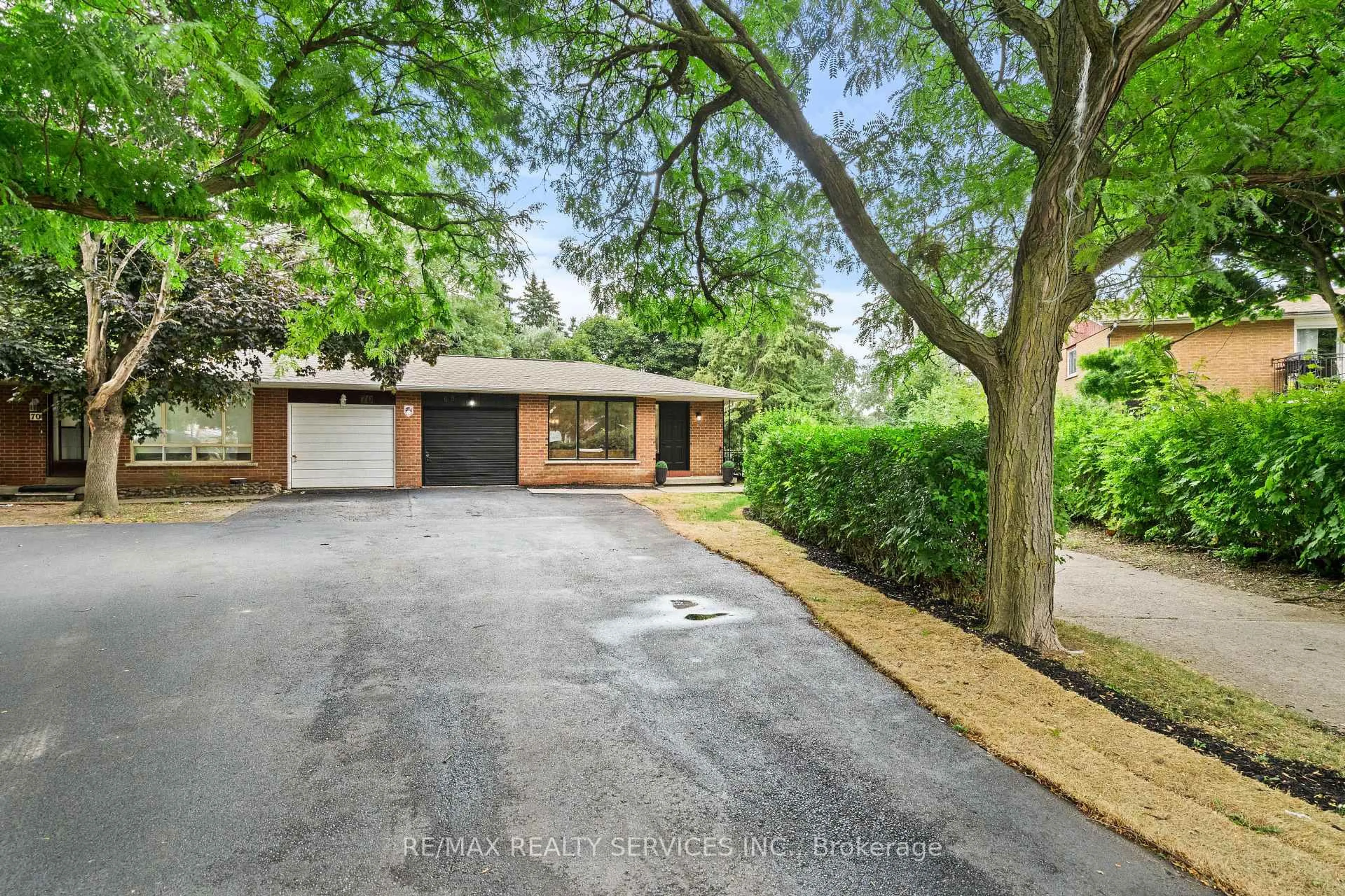 A pic from outside/outdoor area/front of a property/back of a property/a pic from drone, street for 68 Montjoy Cres, Brampton Ontario L6S 3E7
