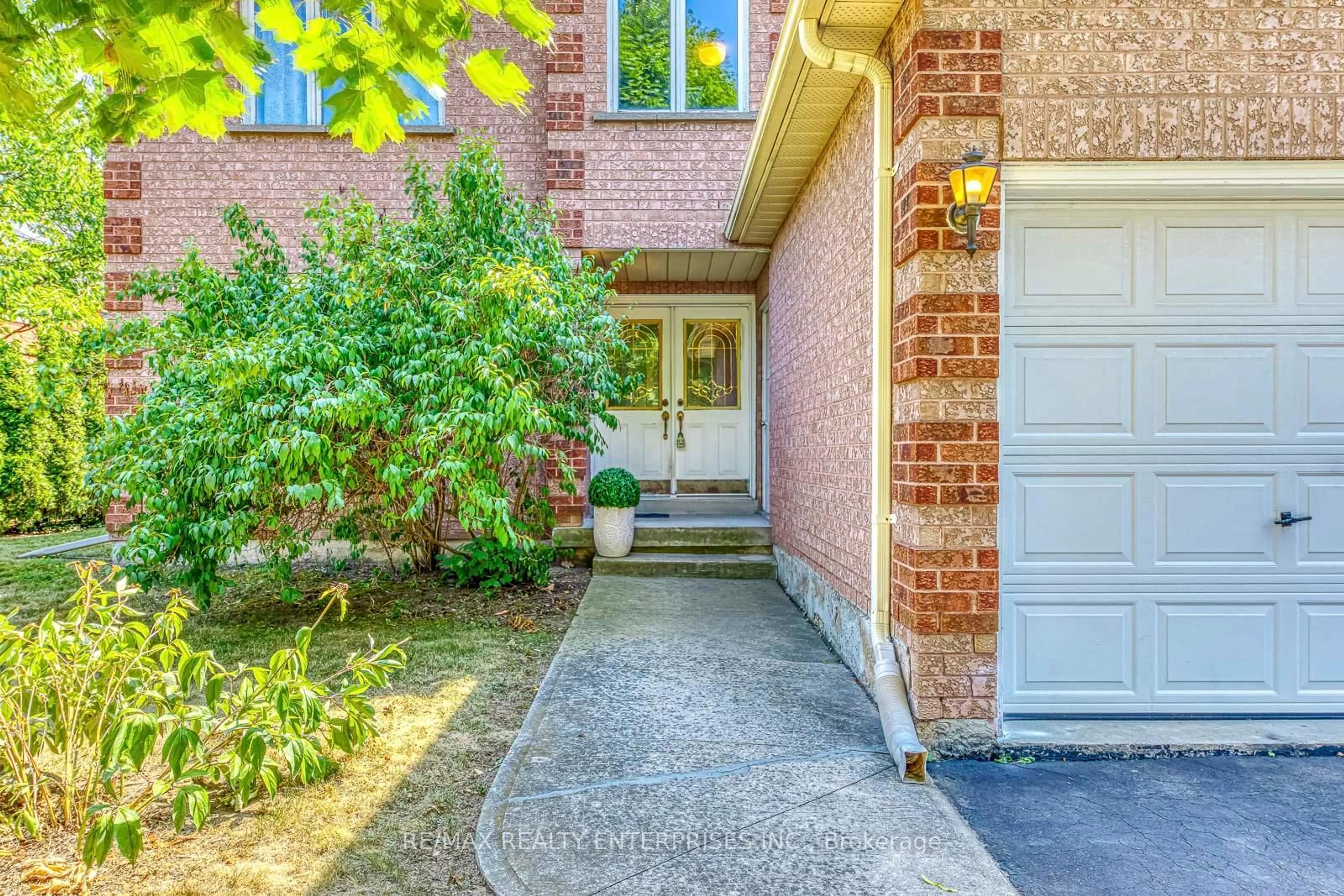 Home with brick exterior material, street for 1037 Beechnut Rd, Oakville Ontario L6J 7P4